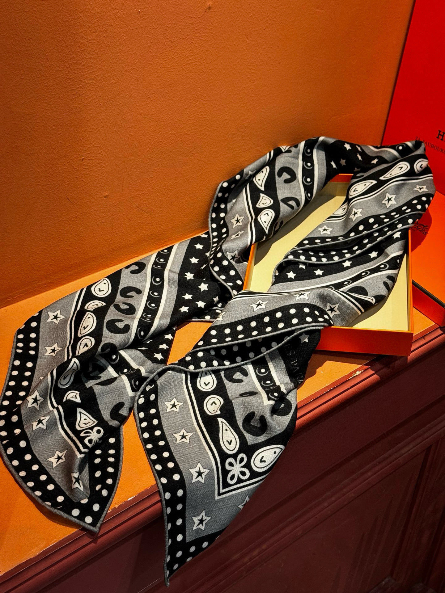 💟羊绒新款🆕👏👏买了都说好看‼️推荐💕爱马仕双面同色羊绒方巾【朋克骏马双面同色140】,顶级工艺超值‼️