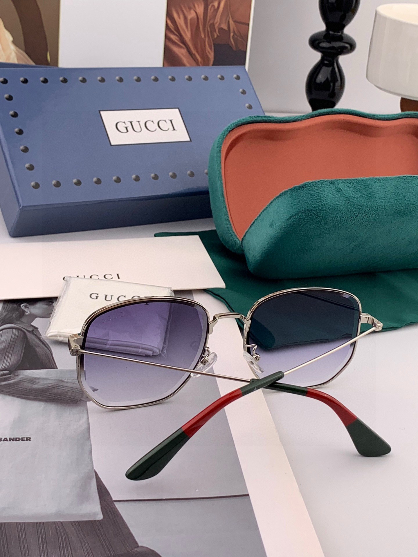 GUCCI 新款尼龙偏光太眼镜，无框钻石 切边更有质感，大气女人范儿，大脸小脸都好看 ！型号：G0299