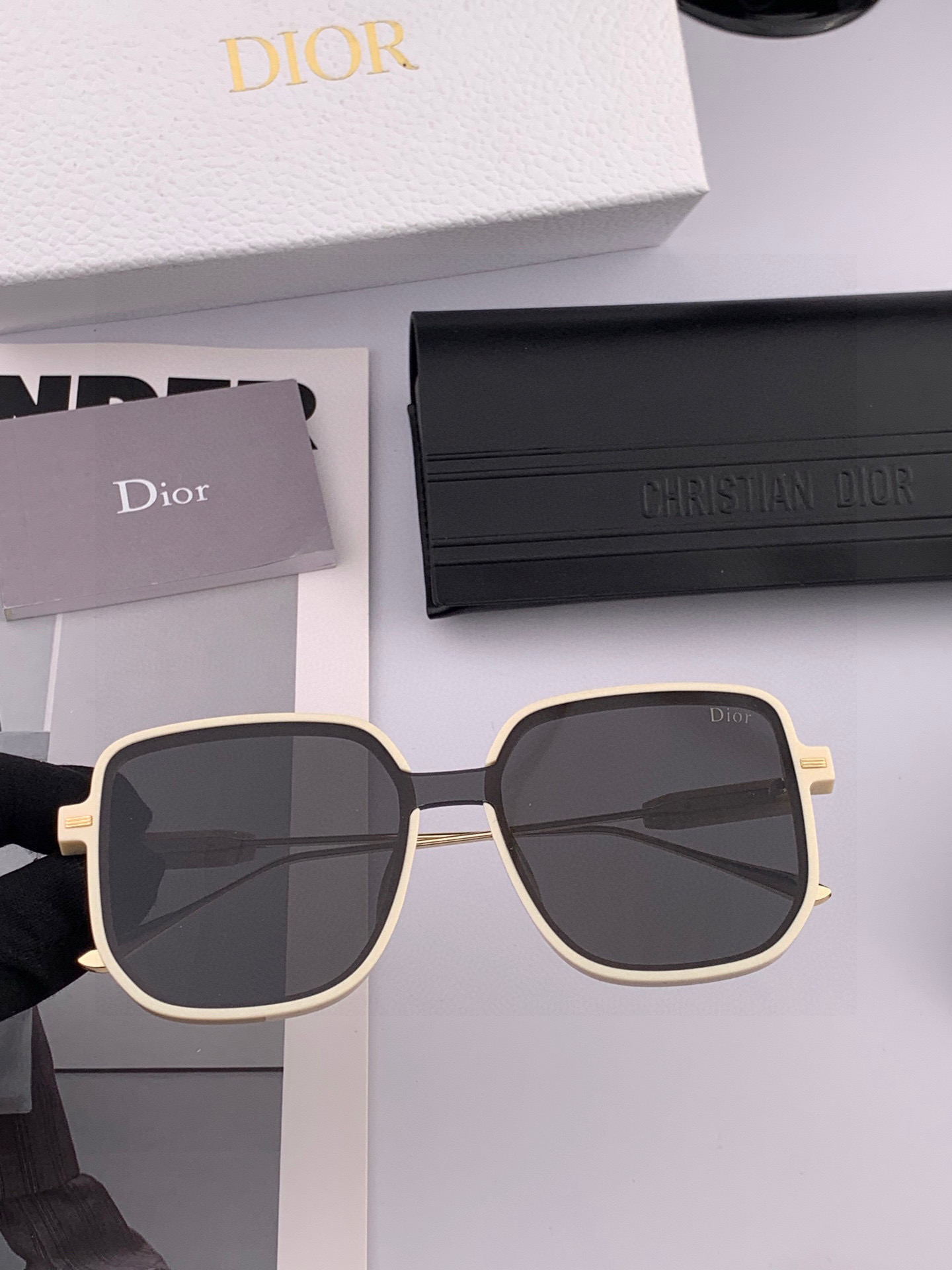 🔺 【DIOR-迪奥】2025开春新款 潮流爆款 时尚方框太阳镜 高品质 佩戴舒适 网红潮款墨镜 型号：