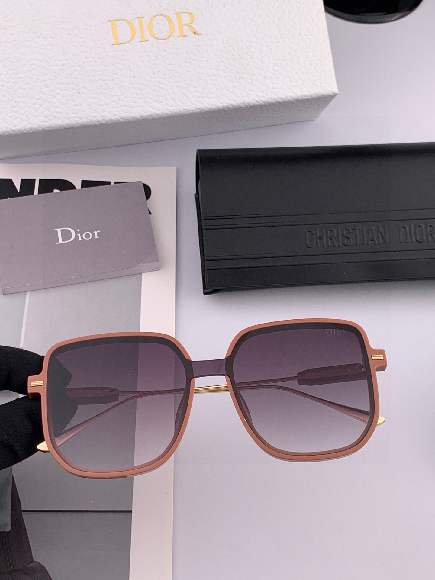 🔺 【DIOR-迪奥】2025开春新款 潮流爆款 时尚方框太阳镜 高品质 佩戴舒适 网红潮款墨镜 型号：