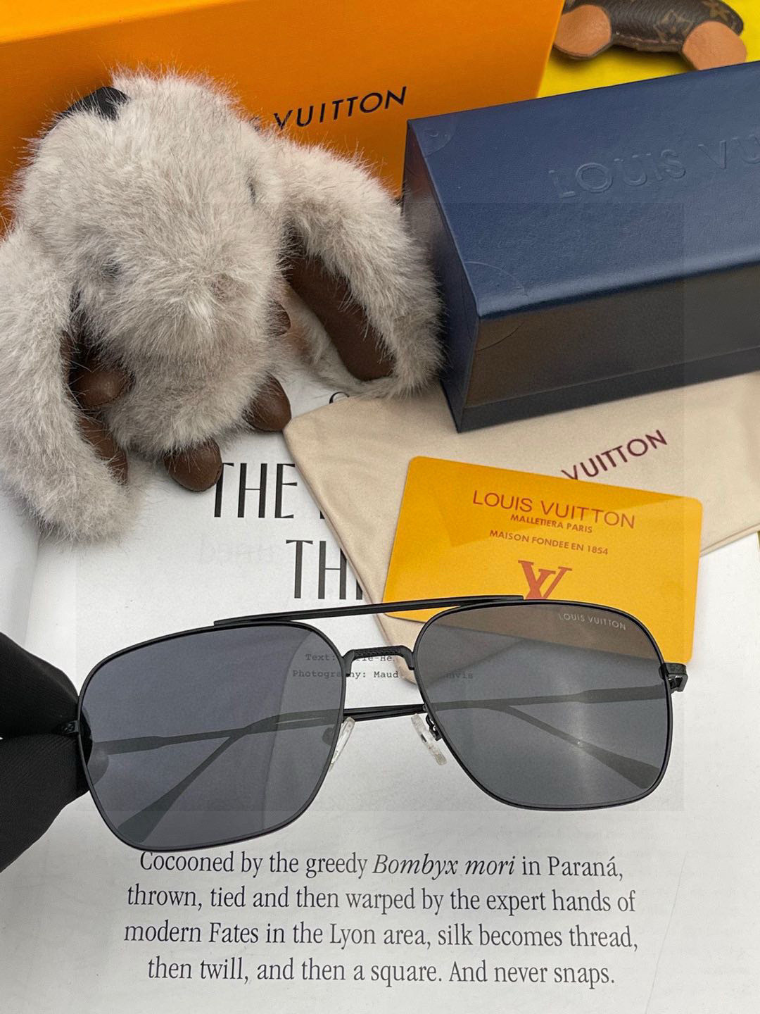 Lv 。 高品质男女款墨镜 👍 进口宝丽来偏光镜片 。蛤蟆镜 开车钓鱼都可 。百搭显瘦墨镜韩版男士飞行员