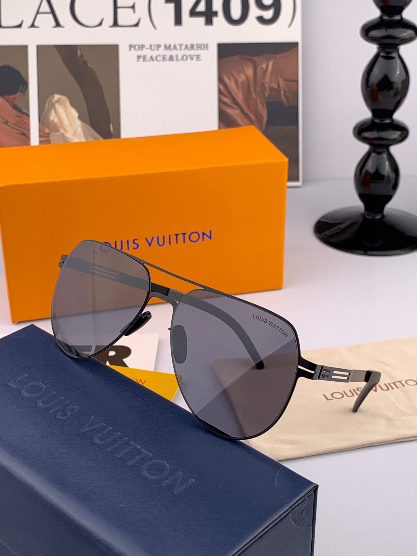 ♦️LV 2025新款男女情侣款太阳镜多边形墨镜iP电镀永不褪色 超轻超有弹性整幅眼镜无螺丝重要的是压不