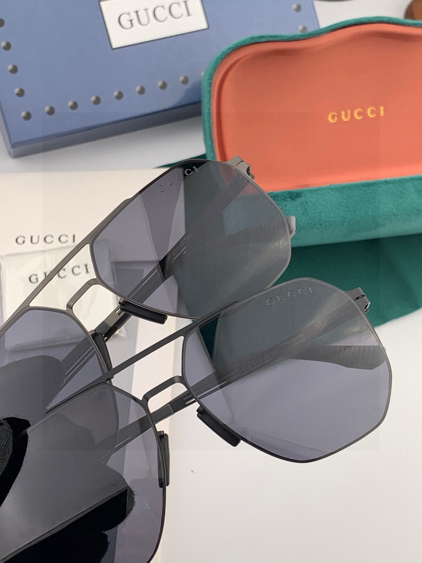GUCC* 2025 新款男女情侣款太阳iP电镀永不褪色 卖点：超轻超有弹性整幅眼镜无螺丝重要的是压不坏