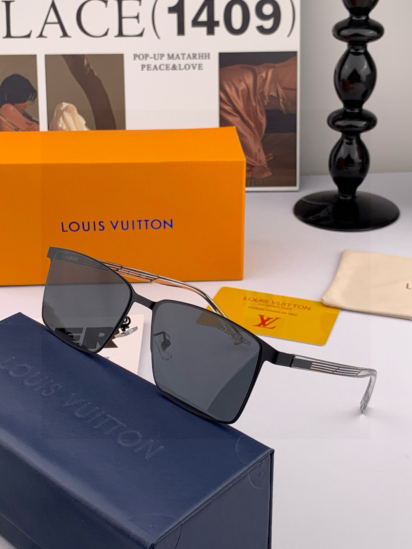 LV 男款炫彩飞行员偏光太阳镜 ❤️材质：高清尼龙加厚卡槽高清偏光镜片 🌹无边框镜架💕颜👍型号：L389