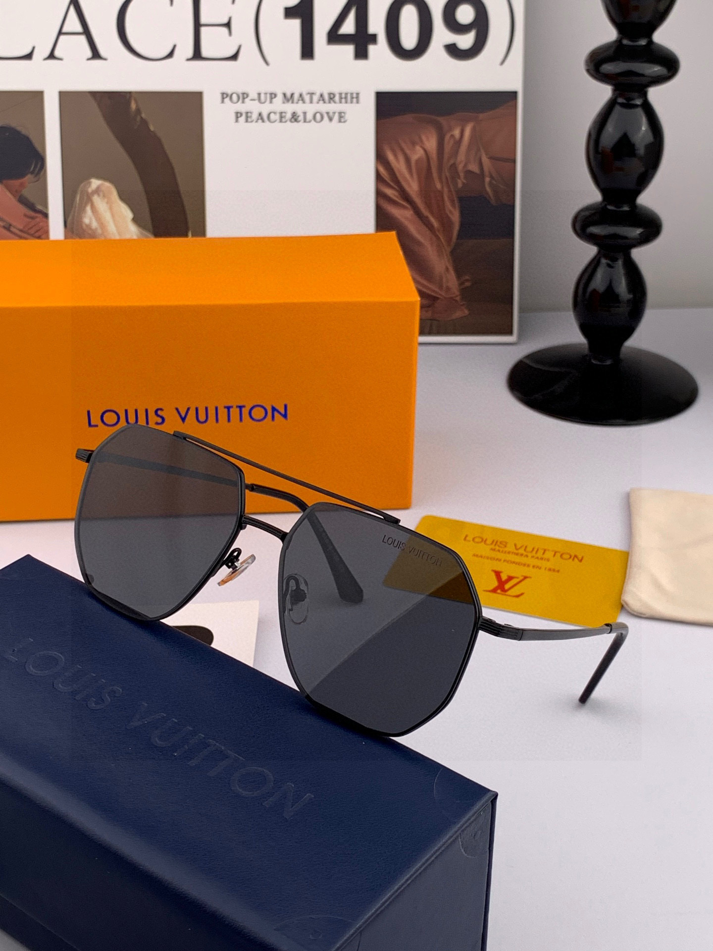 LV 男款炫彩飞行员偏光太阳镜 ❤️材质：高清尼龙加厚卡槽高清偏光镜片 🌹无边框镜架💕颜👍型号：L289
