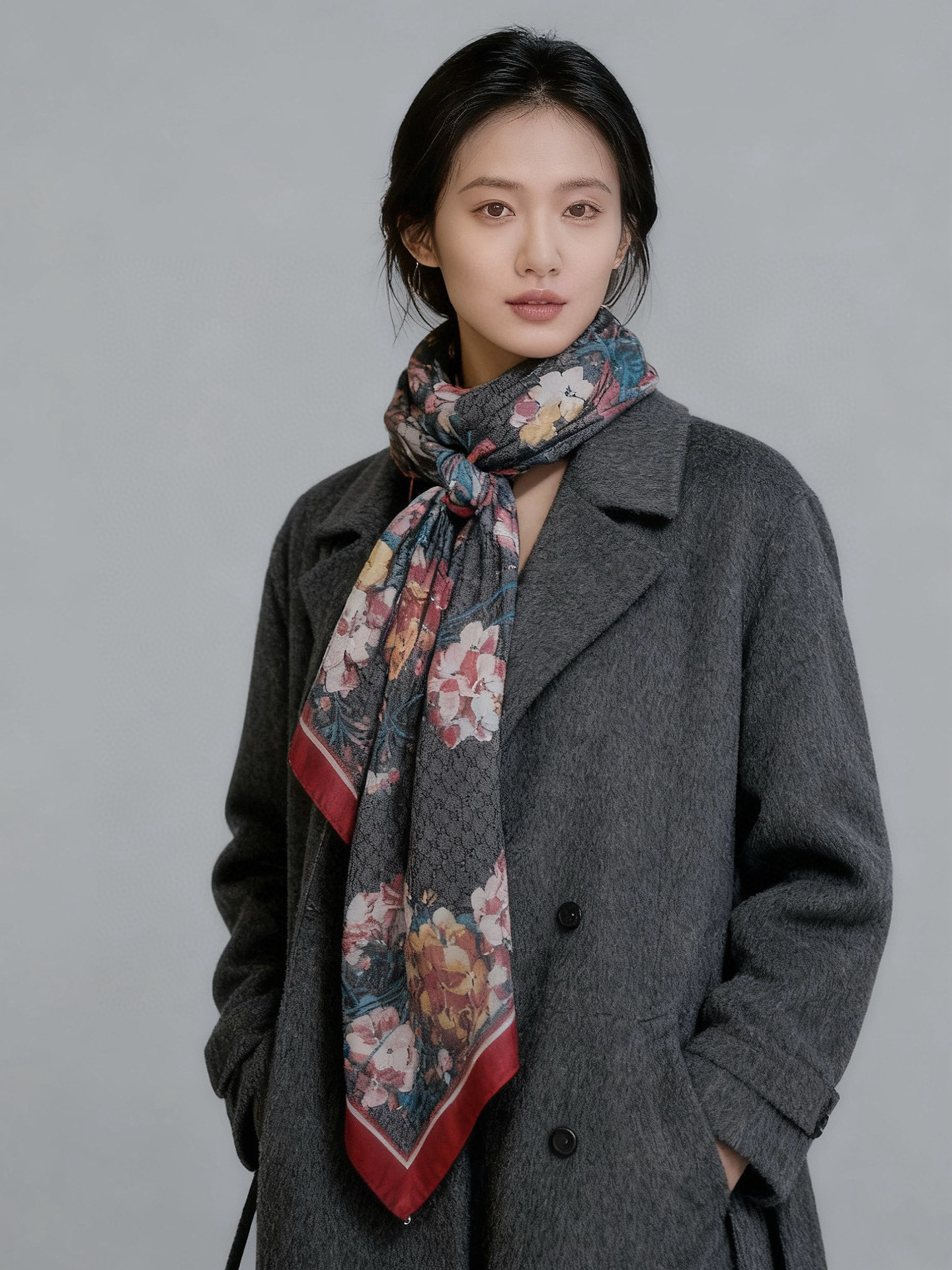 Gucci花卉羊绒围巾~超级抬气色！高级女人味！】羊绒围巾也能这么美！！！Gucci这款双面花卉羊绒围巾