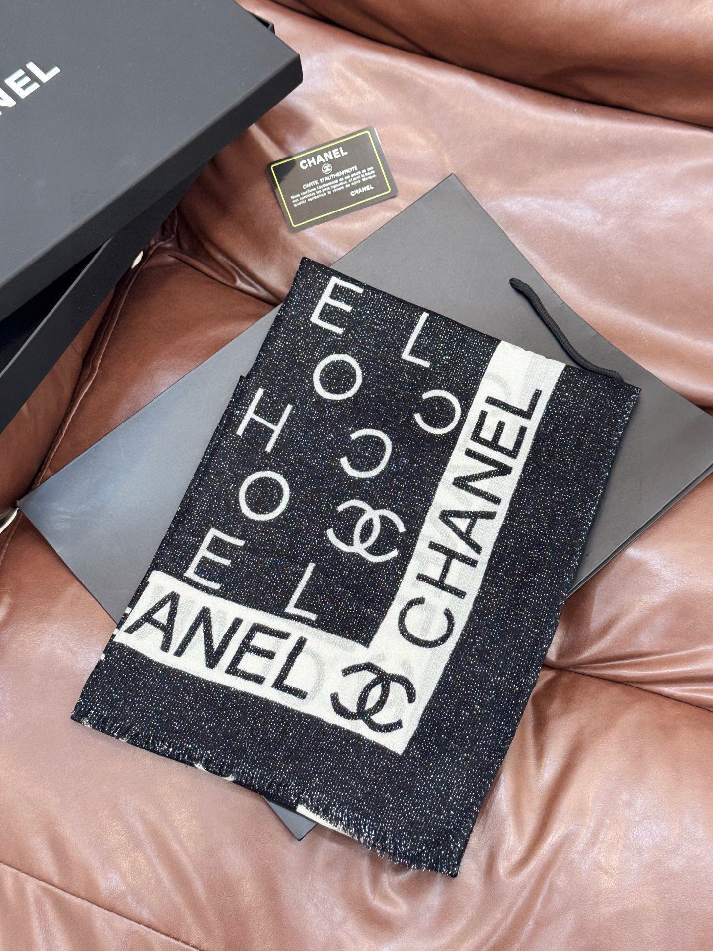 上新🌟 会发光发亮的围巾 💄💋新款客供银线💖羊绒面料长巾 😘美翻了[流泪]【银线双C图案】御用殿堂级极‼