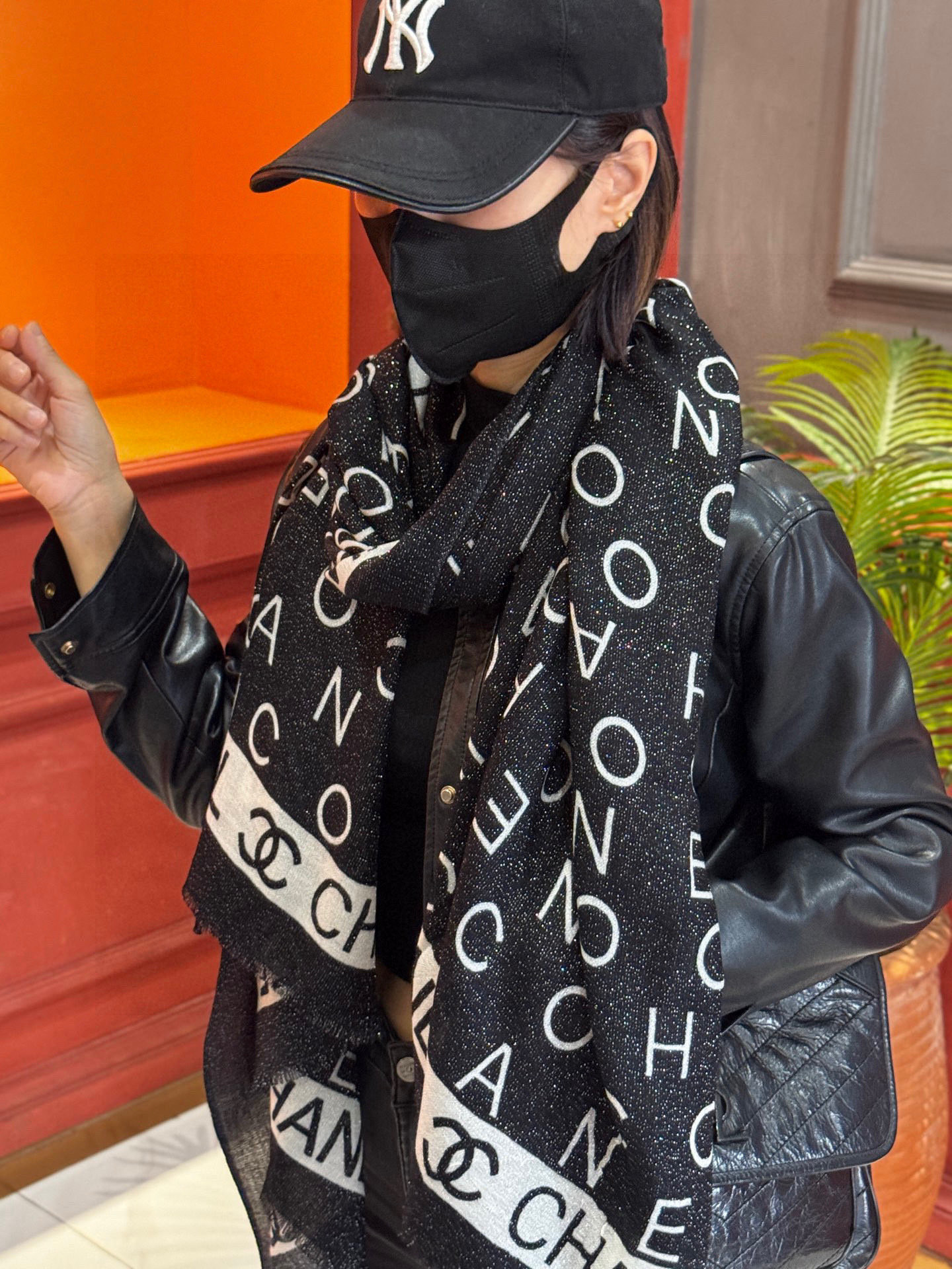 上新🌟 会发光发亮的围巾 💄💋新款客供银线💖羊绒面料长巾 😘美翻了[流泪]【银线双C图案】御用殿堂级极‼