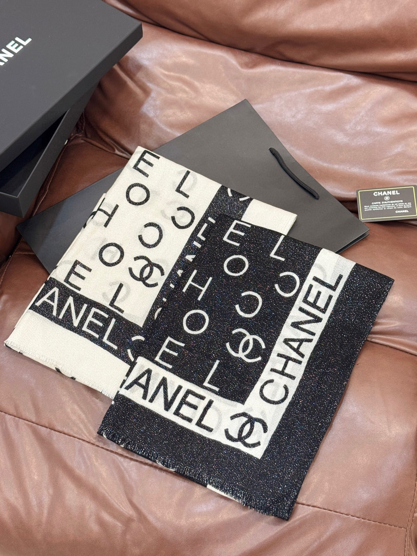 上新🌟 会发光发亮的围巾 💄💋新款客供银线💖羊绒面料长巾 😘美翻了[流泪]【银线双C图案】御用殿堂级极‼