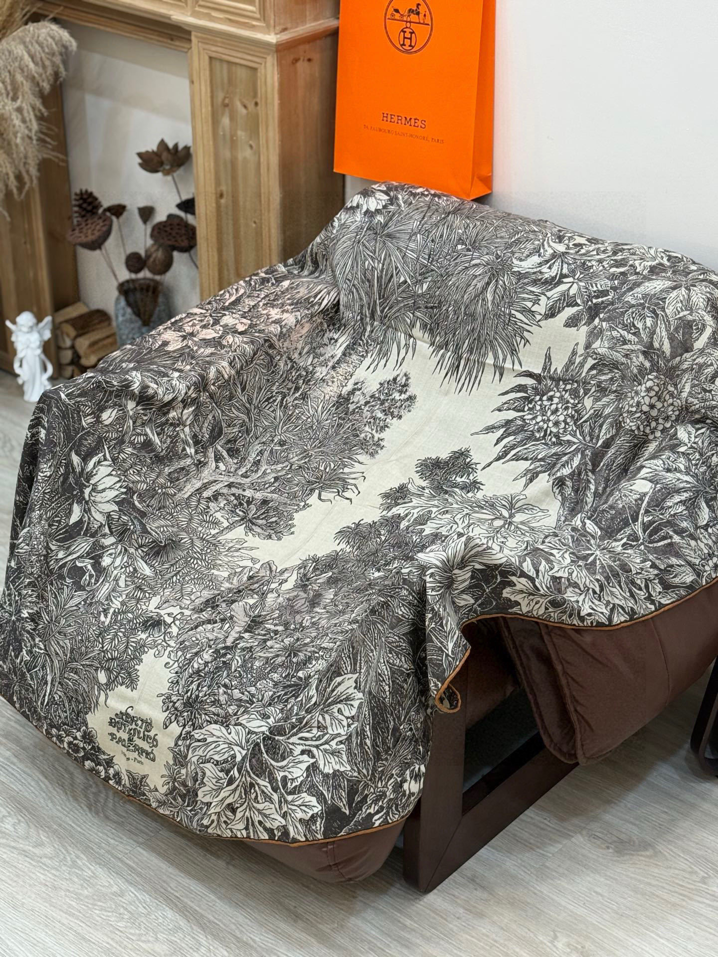 💟2025年秋冬抢先 上新💞【双面同色丝绒方巾】手工卷边山羊绒和真丝混纺披肩(70%山羊绒,30%桑蚕丝