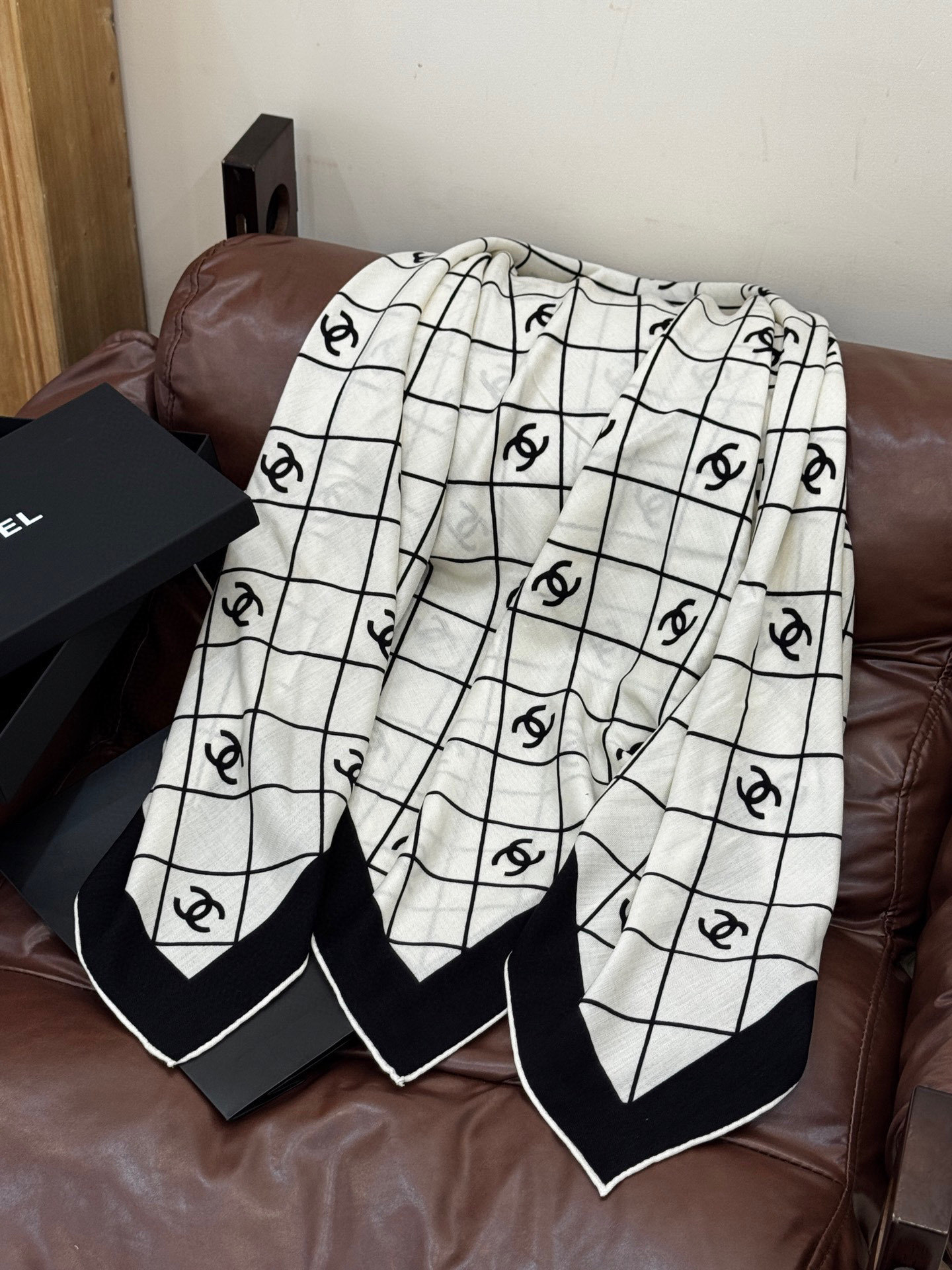 【升级双面同色 加密面料】 上新❤️ 140*140台版印花 黑白二色 高级都市新贵!山茶花的再一次邂逅