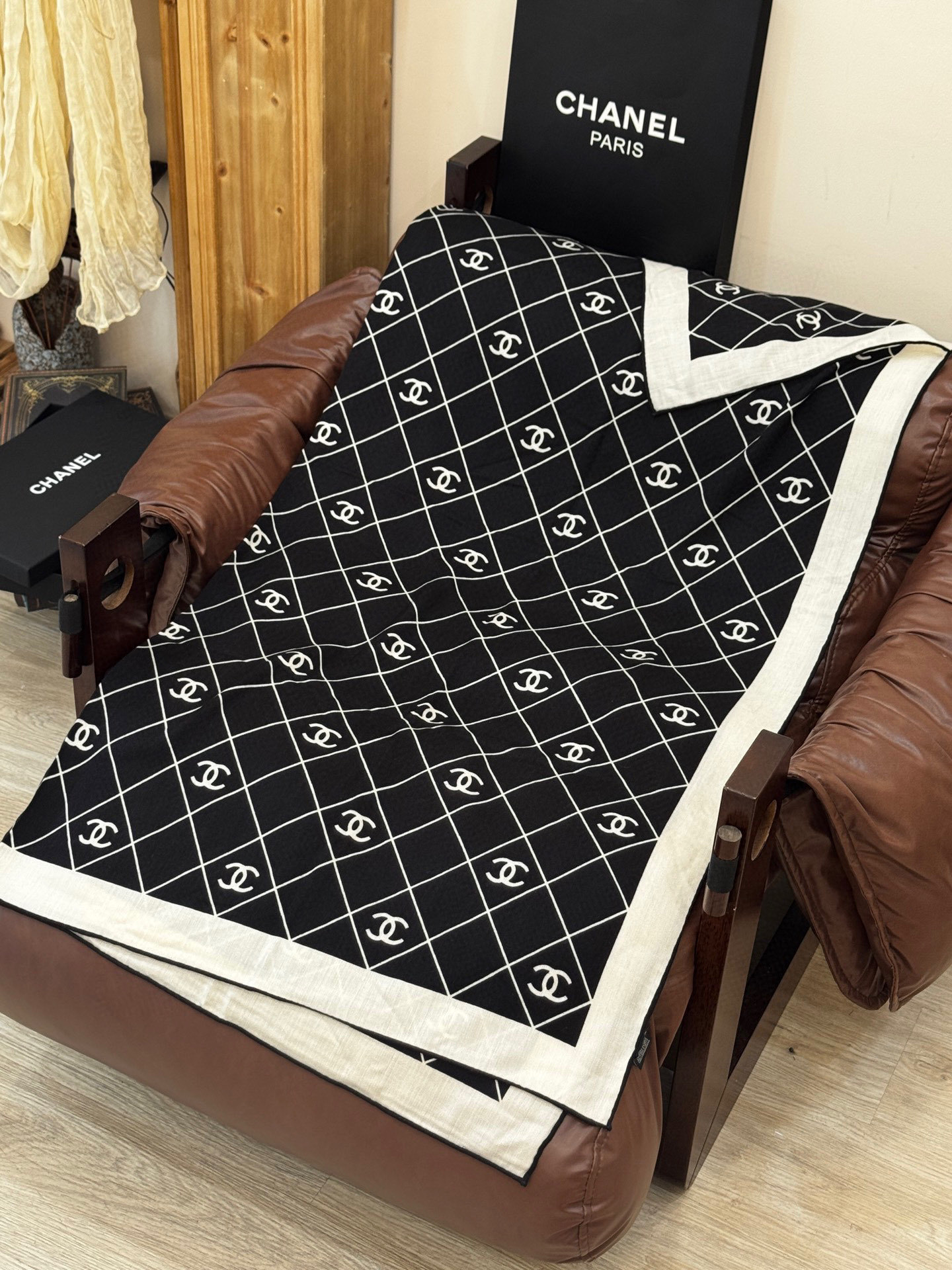 【升级双面同色 加密面料】 上新❤️ 140*140台版印花 黑白二色 高级都市新贵!山茶花的再一次邂逅