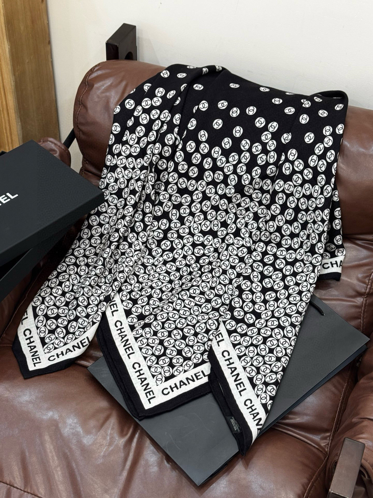 Chanel 25s秋冬新品~【140顶级丝毛双面同色披肩】25s 秋冬披肩设计真的好有突破粉色米色格优