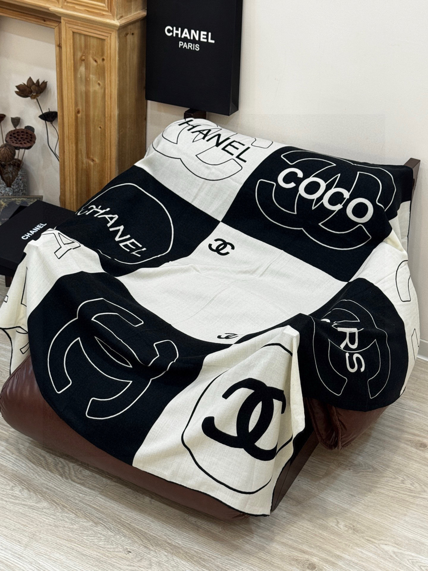 Chanel 25s秋冬新品~【140顶级丝绒双面同色披肩】25s 秋冬披肩设计真的好有突破粉色米色格优