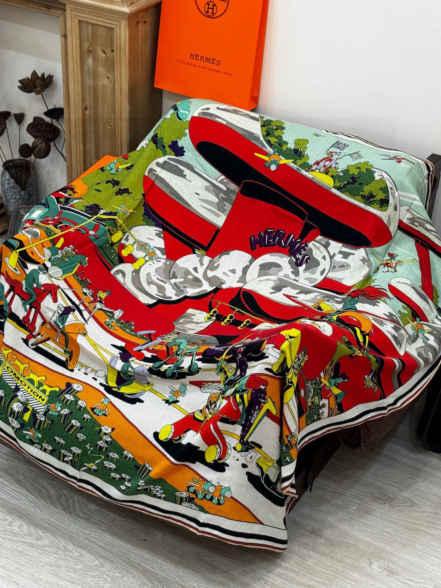 H,目前最热门的 “超现实爱马仕枢纽” 风靡全宇宙,听名字就充斥着未来空间♥️艺术品一样的存在,会绝版的