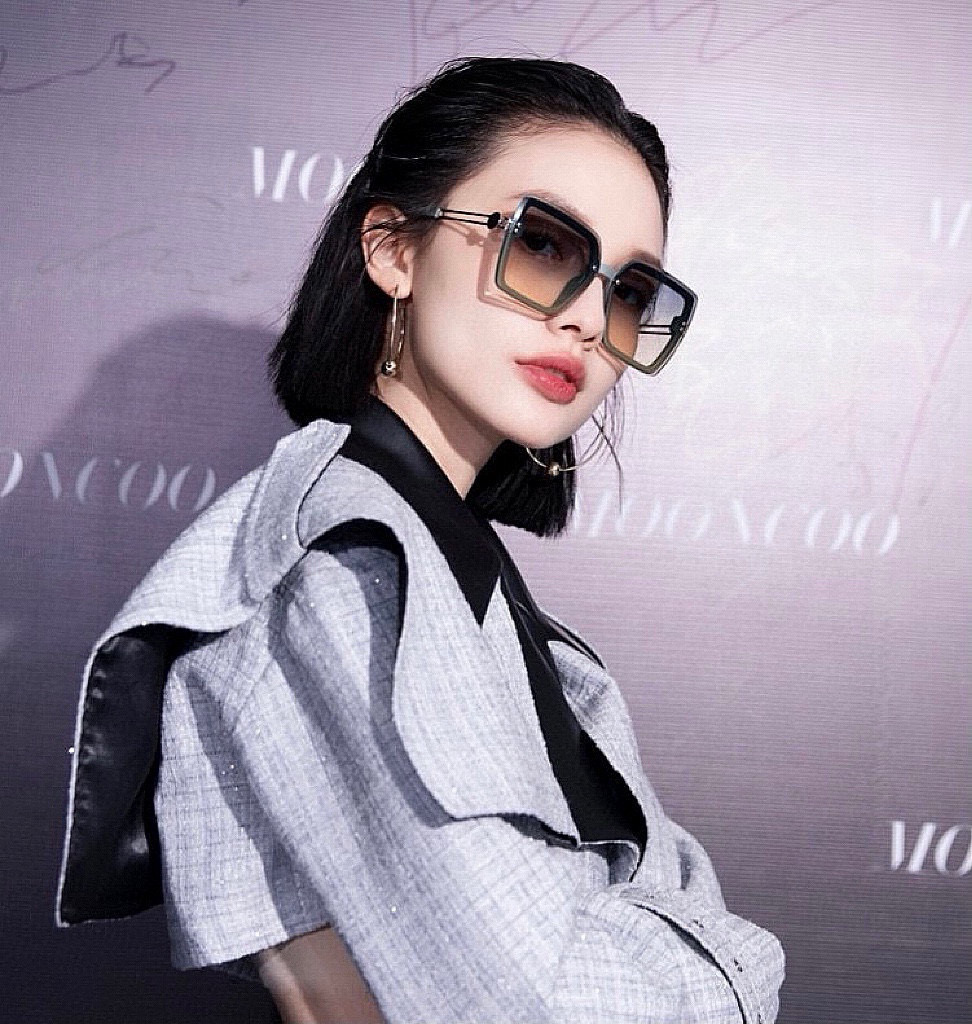 NO:579926,[Nylon series] Hermes’ classic square frame design, regardless of face shape, looks very elegant whether paired with a coat or a dress. Nylon lenses prevent ultraviolet rays. Model H9190 glasses, sunglasses, sunglasses, glasses, hermes, skirts19860909【尼龙系列】爱马仕经典的方框设计,不挑脸型,无论搭配大衣还是连衣裙都非常显气质尼龙镜片预防紫外线 型号H9190眼镜墨镜太阳镜,眼镜,hermes,skirts,glasses