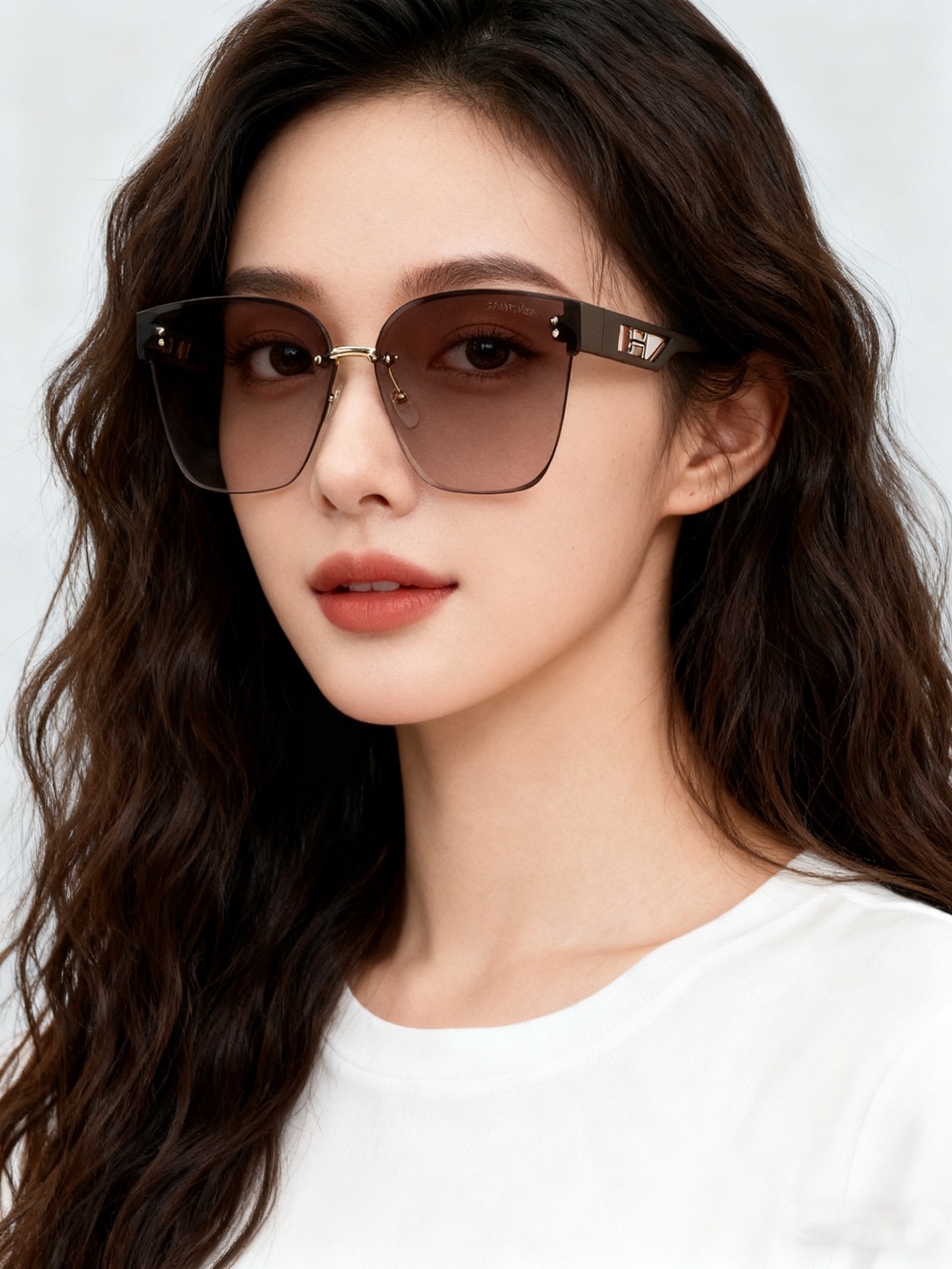 NO:579941,Hermès’ classic square frame design does not matter the shape of your face. It looks very elegant whether paired with a coat or a dress. Lenses prevent ultraviolet rays. Model H1100 glasses, sunglasses, sunglasses, glasses, hermes, skirts19860909爱马仕经典的方框设计,不挑脸型,无论搭配大衣还是连衣裙都非常显气质镜片预防紫外线 型号H1100眼镜墨镜太阳镜,眼镜,hermes,skirts,glasses