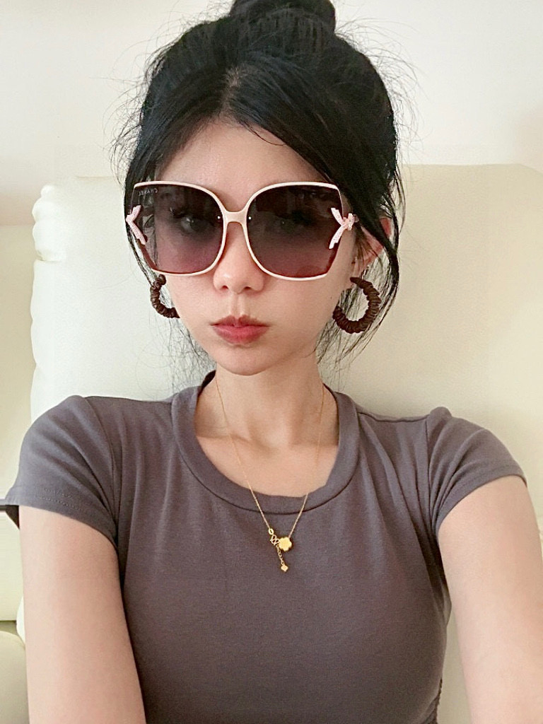 NO:574196,[CHANEL] Chanel's latest fragrance, Chanel pearl sunglasses. Super simple frame. Timeless classic pearl-leg sunglasses!  Model CH42311 glasses sunglasses sunglasses, glasses, chanel, chanel19860909【CHANEL】香奈儿最新香款奈儿珍珠款太阳镜.超简洁镜框.永不过时的经典珍镜珠腿墨镜！型号CH42311眼镜墨镜太阳镜,眼镜,chanel,chanel,glasses