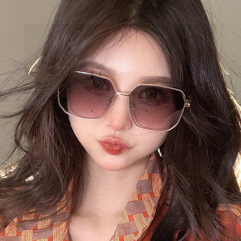 NO:579973,【CHANEL】Chanel's new nylon glasses, with frameless diamonds and cut edges for a more textured look, with a feminine look that looks good on both big and small faces!  Model CH5212 glasses sunglasses sunglasses, glasses, chanel, chanel19860909【CHANEL】香奈儿 新款尼龙太眼镜,无框钻石 切边更有质感,大气女人范儿,大脸小脸都好看 ！型号CH5212眼镜墨镜太阳镜,眼镜,chanel,chanel,glasses