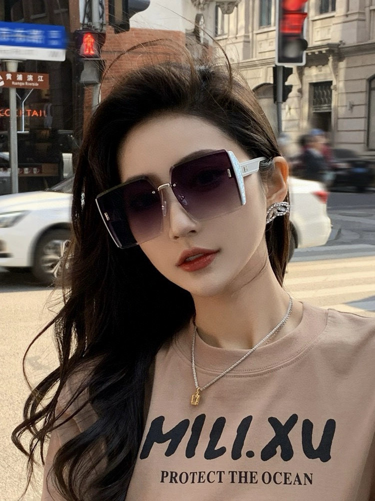 NO:580018,DIOR 2025 New Women's Square Frame Sunglasses Driving Sunglasses New Metal Frameless Sunglasses Fashionable and Elegant Comfortable and Lightweight Exquisite and Luxurious Ultra Light Model D4101 Glasses Sunglasses Sunglasses, Glasses, Dior19860909DIOR 2025新款女士方框太阳眼镜 开车墨镜 新款金属无框太阳镜 时尚大方 舒适轻盈 精致奢华 超轻 型号D4101眼镜墨镜太阳镜,眼镜,dior,glasses