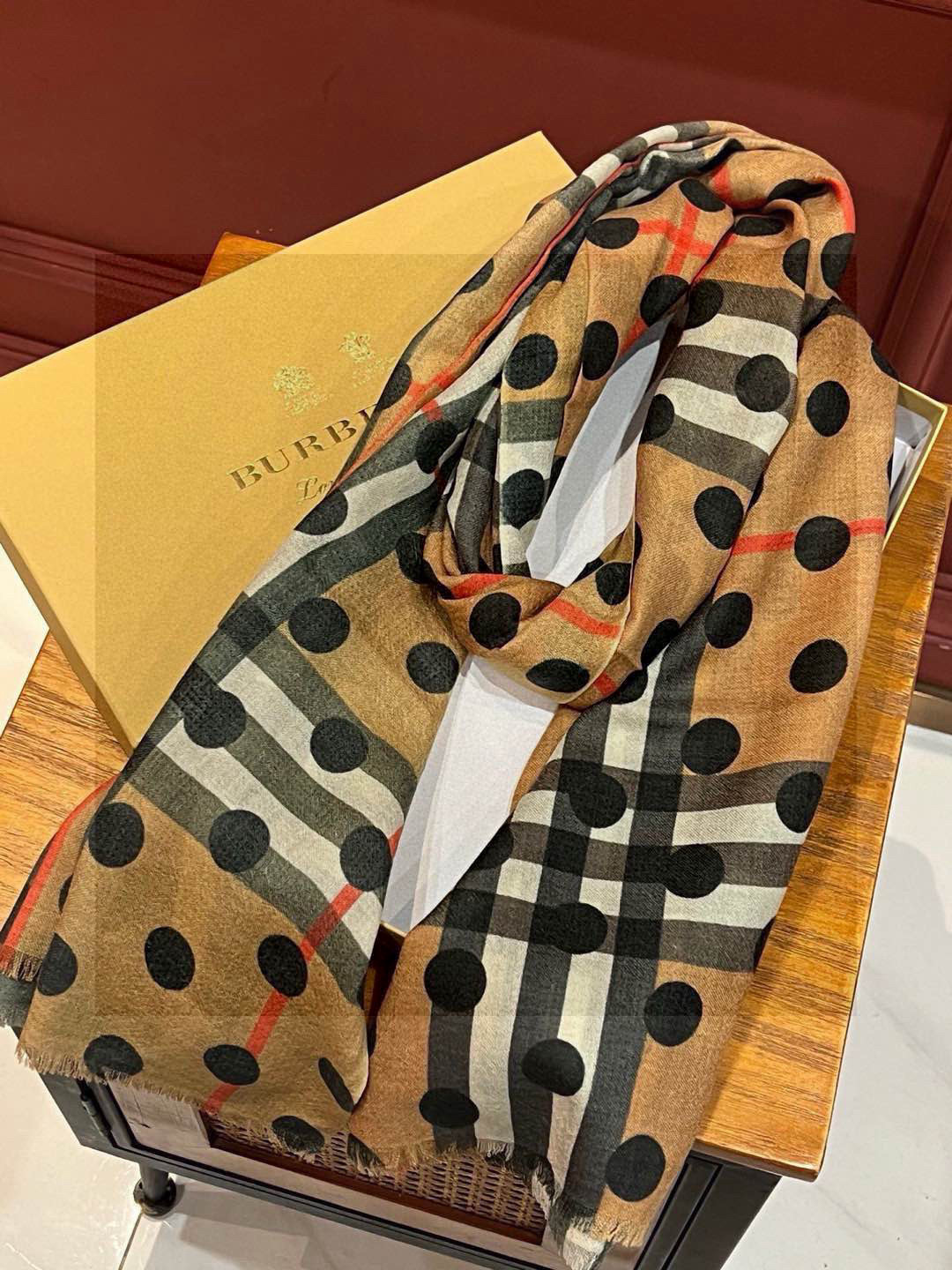 巴宝莉 官网最最新款 💟 度假及日常都非常好搭配的款😍订单私流 一看到就想去度假‼️平时穿搭也非常好搭配