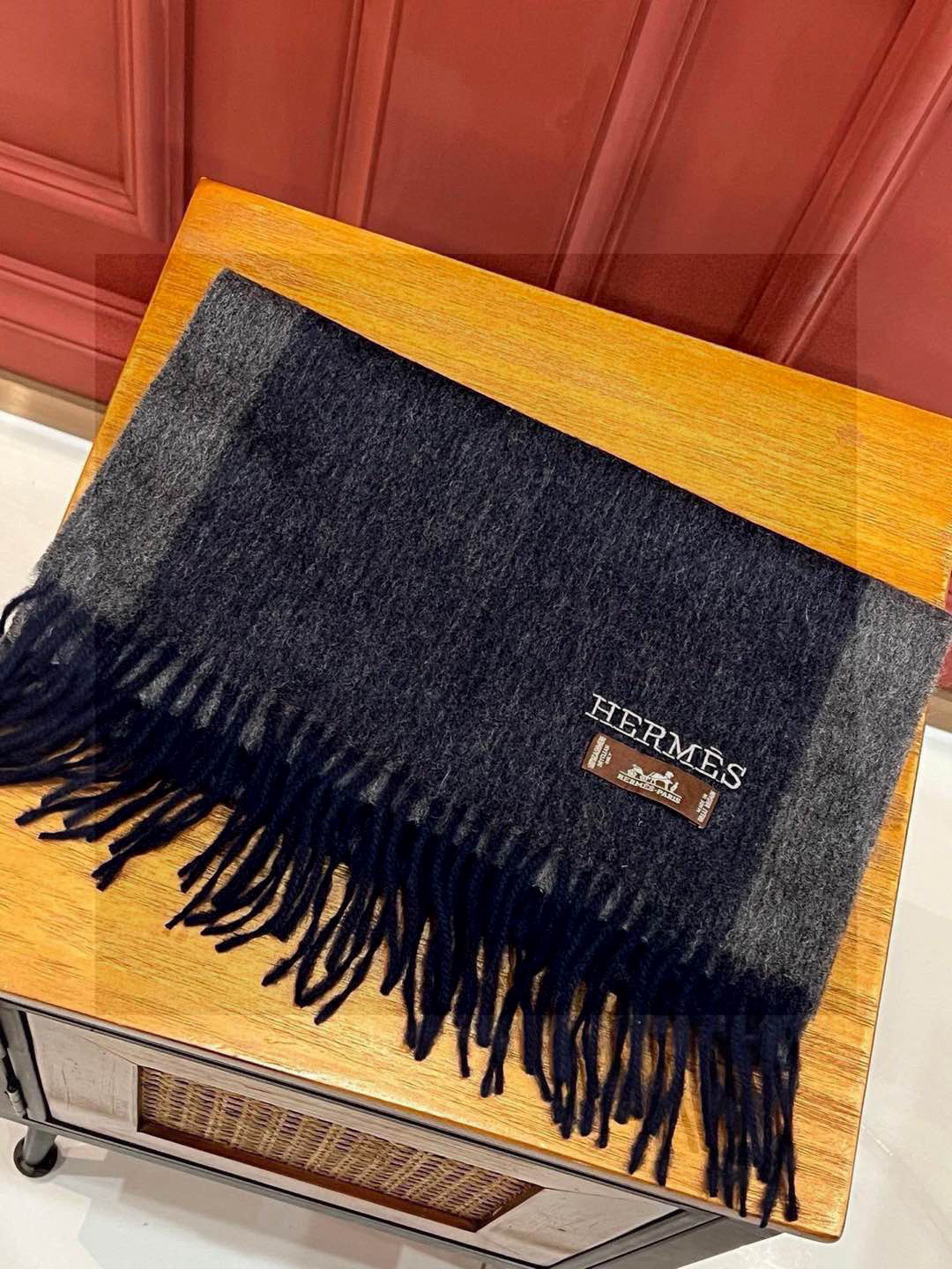 ✨✨太美了😍 爱马仕 情侣款 美到要尖叫😱专柜最新款🎊英伦欧美范儿 又是一款即时尚又实用的大围巾&长巾，