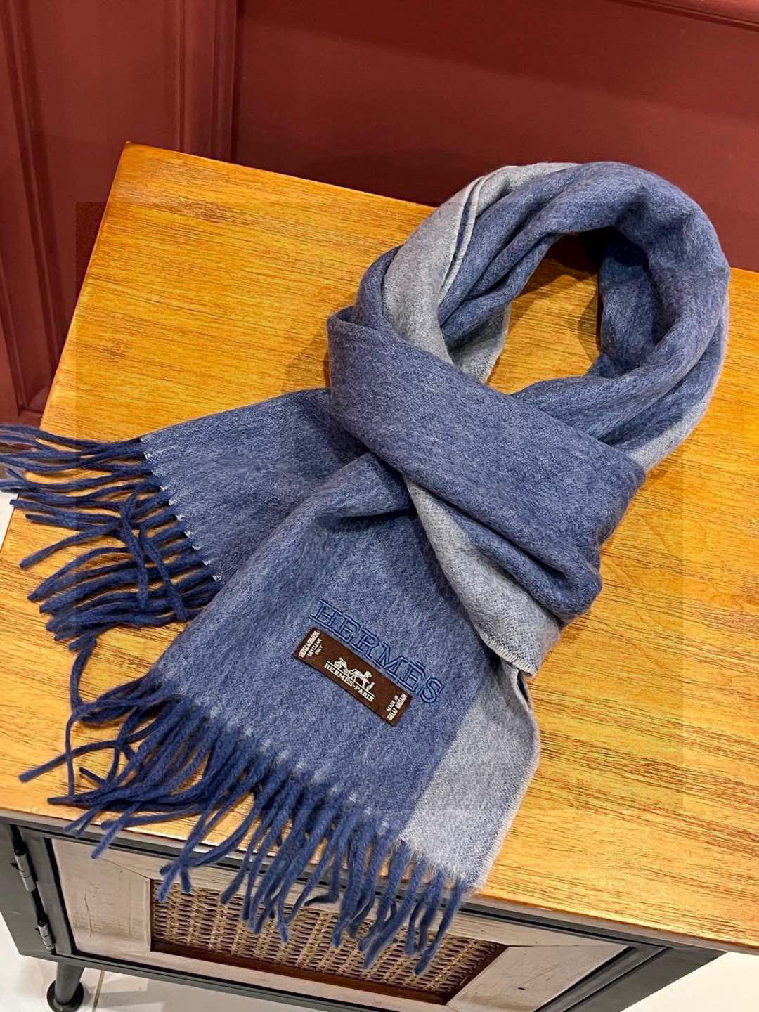 ✨✨太美了😍 爱马仕 情侣款 美到要尖叫😱专柜最新款🎊英伦欧美范儿 又是一款即时尚又实用的大围巾&长巾，