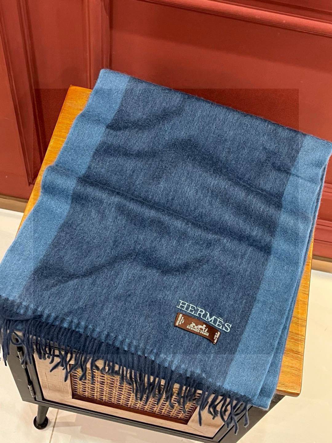 ✨✨太美了😍 爱马仕 情侣款 美到要尖叫😱专柜最新款🎊英伦欧美范儿 又是一款即时尚又实用的大围巾&长巾，