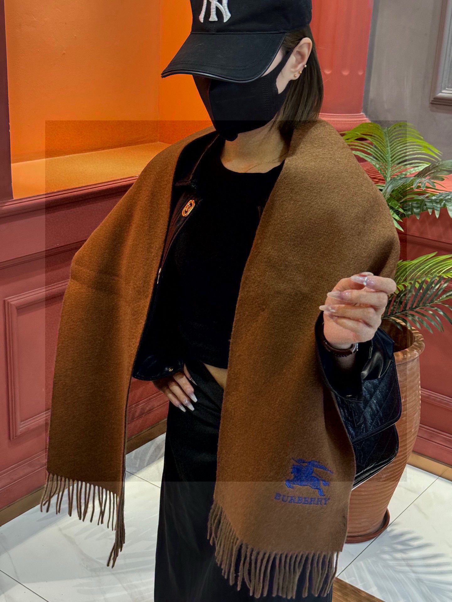 ✨✨太美了😍巴宝莉 情侣款 美到要尖叫😱专柜最新款🎊英伦欧美范儿 又是一款即时尚又实用的大围巾&长巾，🎆