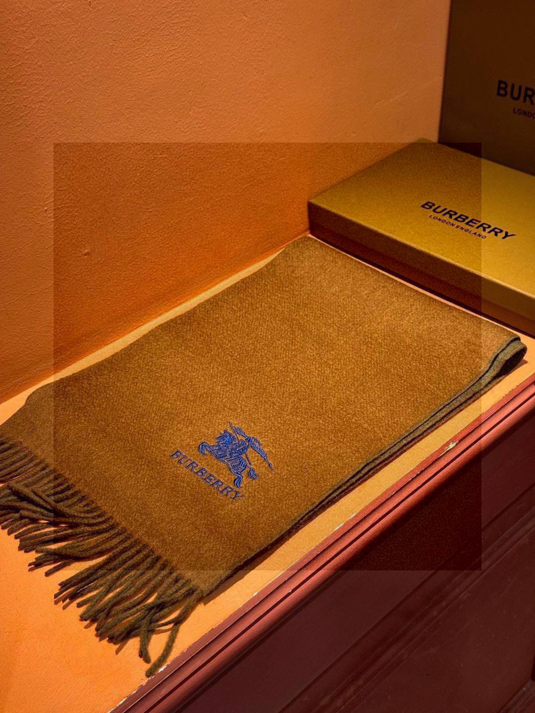 ✨✨太美了😍巴宝莉 情侣款 美到要尖叫😱专柜最新款🎊英伦欧美范儿 又是一款即时尚又实用的大围巾&长巾,🎆