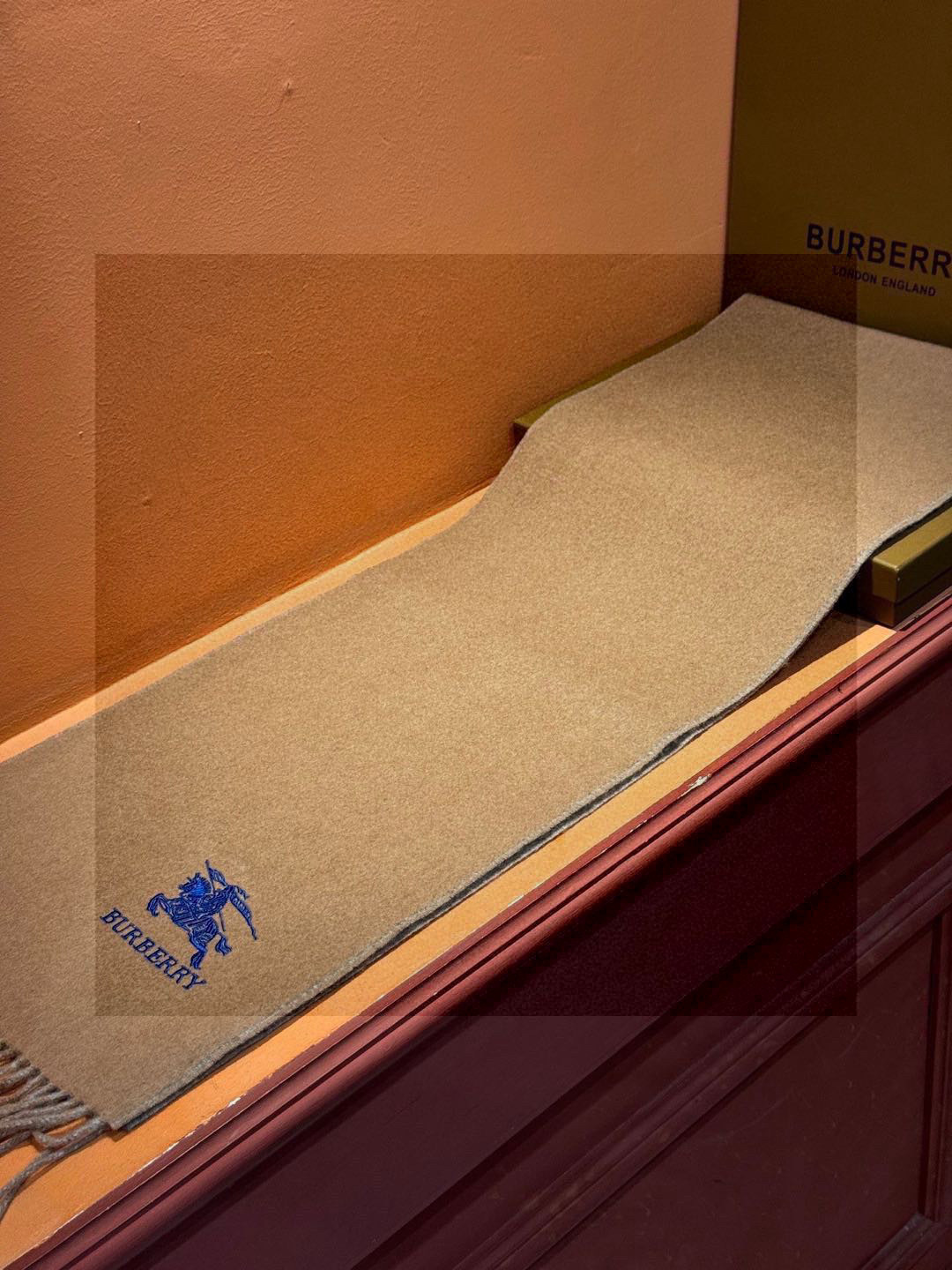 ✨✨太美了😍巴宝莉 情侣款 美到要尖叫😱专柜最新款🎊英伦欧美范儿 又是一款即时尚又实用的大围巾&长巾,🎆