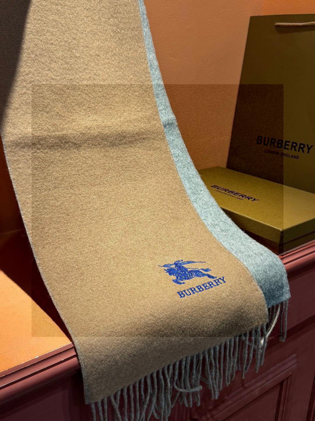 ✨✨太美了😍巴宝莉 情侣款 美到要尖叫😱专柜最新款🎊英伦欧美范儿 又是一款即时尚又实用的大围巾&长巾,🎆