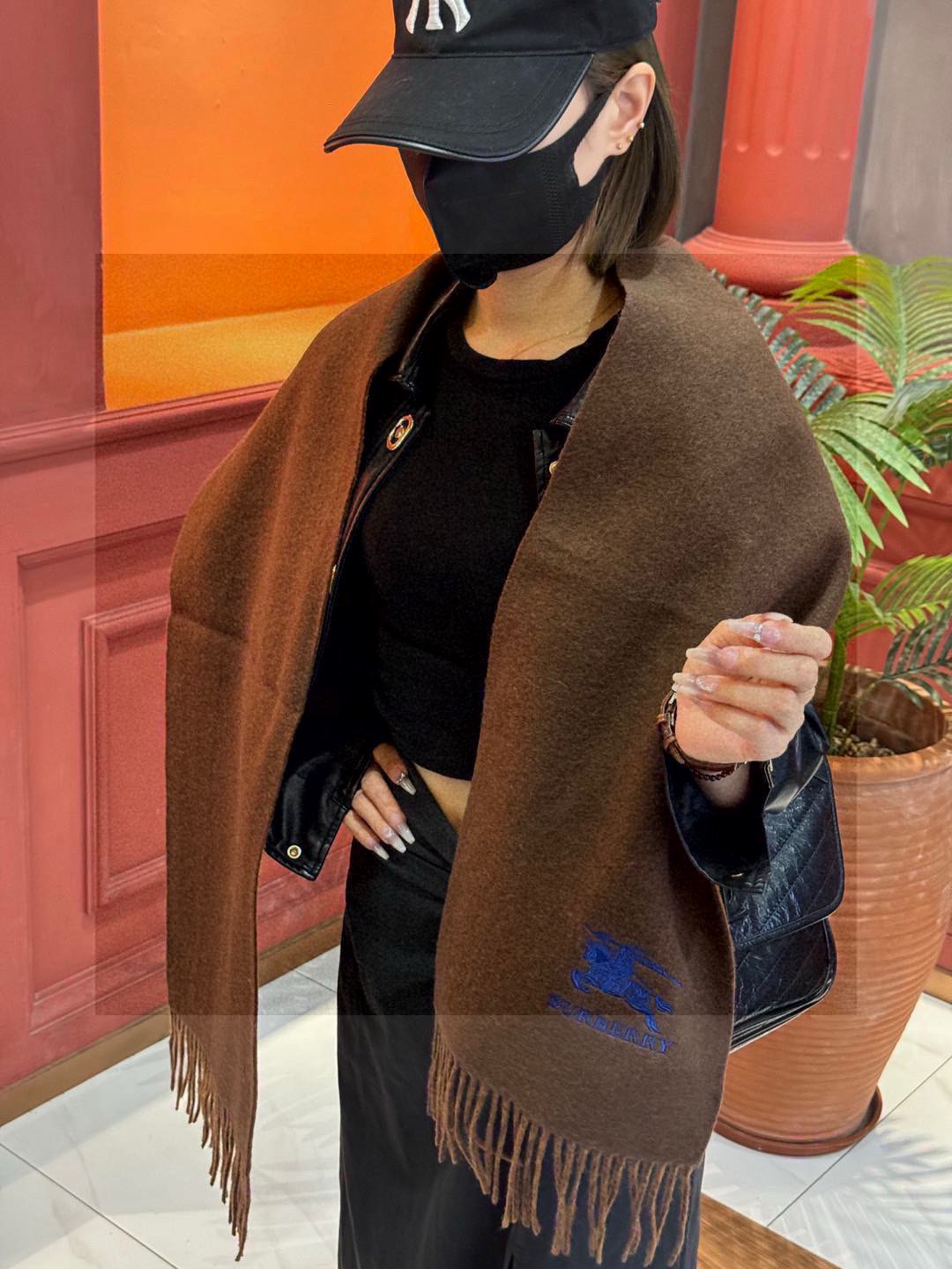 ✨✨太美了😍巴宝莉 情侣款 美到要尖叫😱专柜最新款🎊英伦欧美范儿 又是一款即时尚又实用的大围巾&长巾，🎆