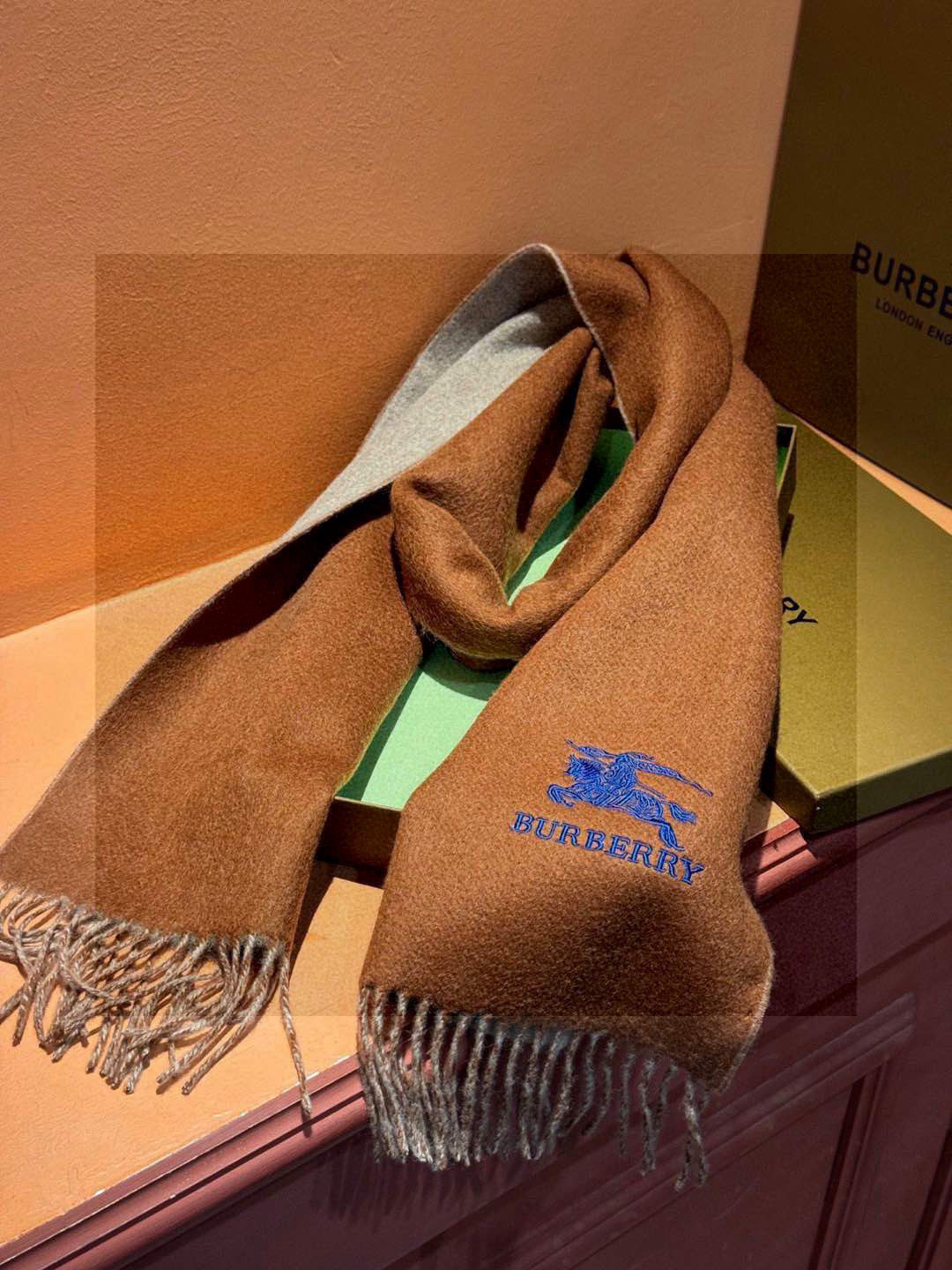 ✨✨太美了😍巴宝莉 情侣款 美到要尖叫😱专柜最新款🎊英伦欧美范儿 又是一款即时尚又实用的大围巾&长巾,🎆