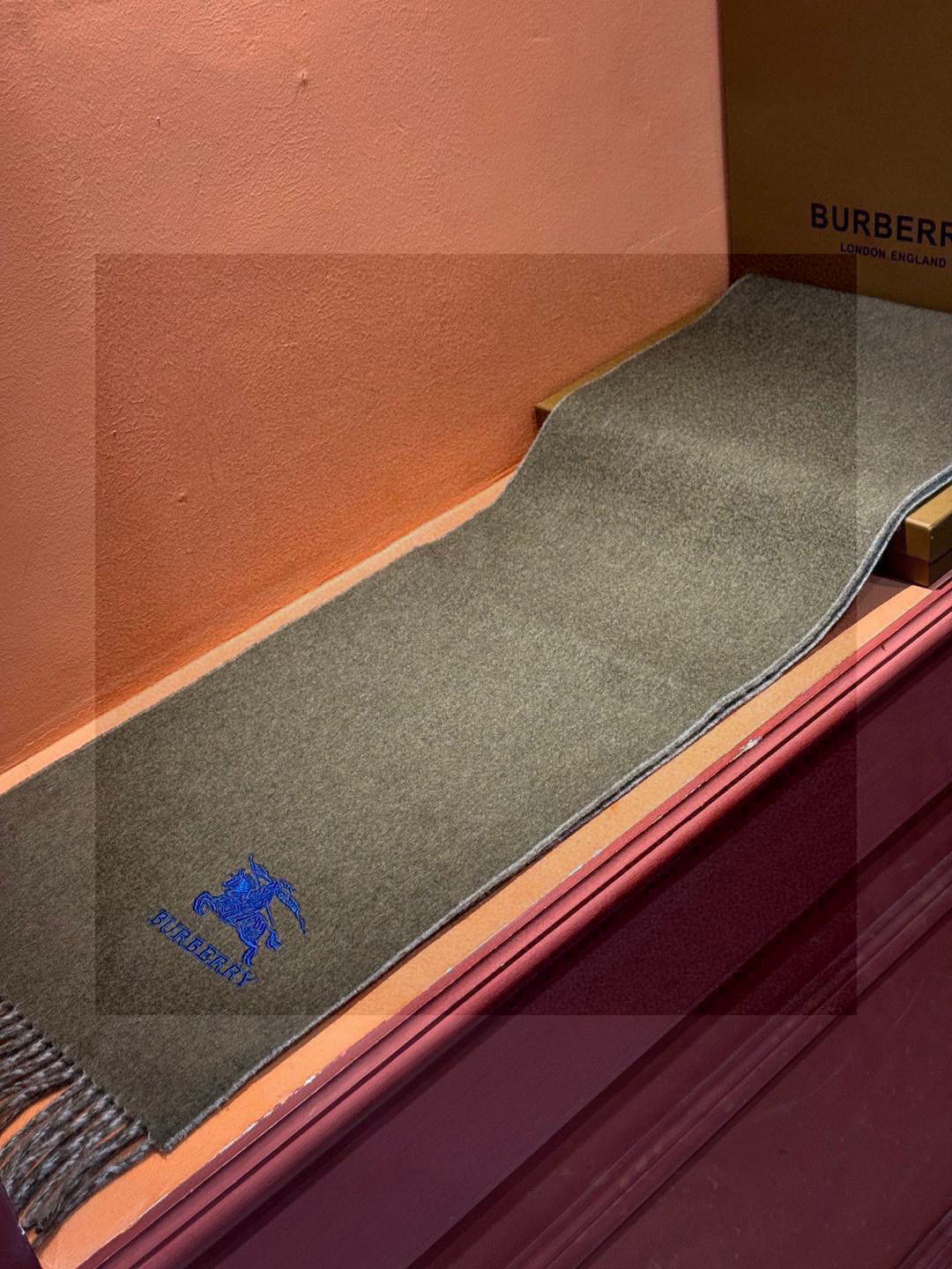 ✨✨太美了😍巴宝莉 情侣款 美到要尖叫😱专柜最新款🎊英伦欧美范儿 又是一款即时尚又实用的大围巾&长巾,🎆