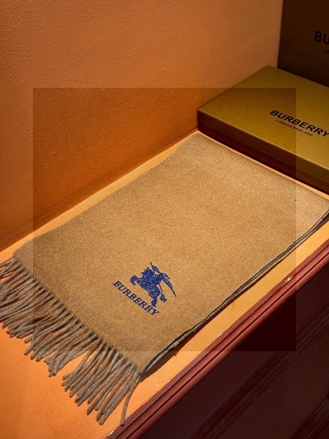 ✨✨太美了😍巴宝莉 情侣款 美到要尖叫😱专柜最新款🎊英伦欧美范儿 又是一款即时尚又实用的大围巾&长巾,🎆