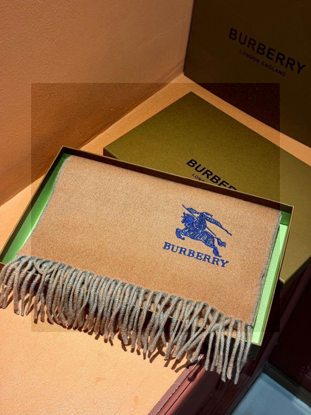 ✨✨太美了😍巴宝莉 情侣款 美到要尖叫😱专柜最新款🎊英伦欧美范儿 又是一款即时尚又实用的大围巾&长巾,🎆