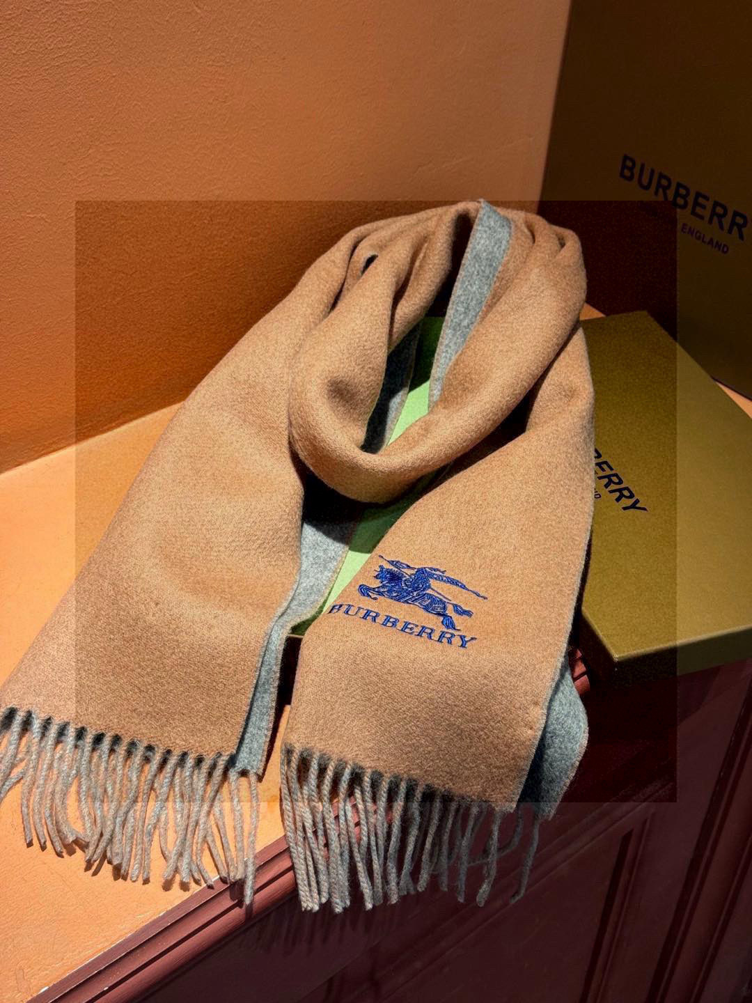 ✨✨太美了😍巴宝莉 情侣款 美到要尖叫😱专柜最新款🎊英伦欧美范儿 又是一款即时尚又实用的大围巾&长巾,🎆