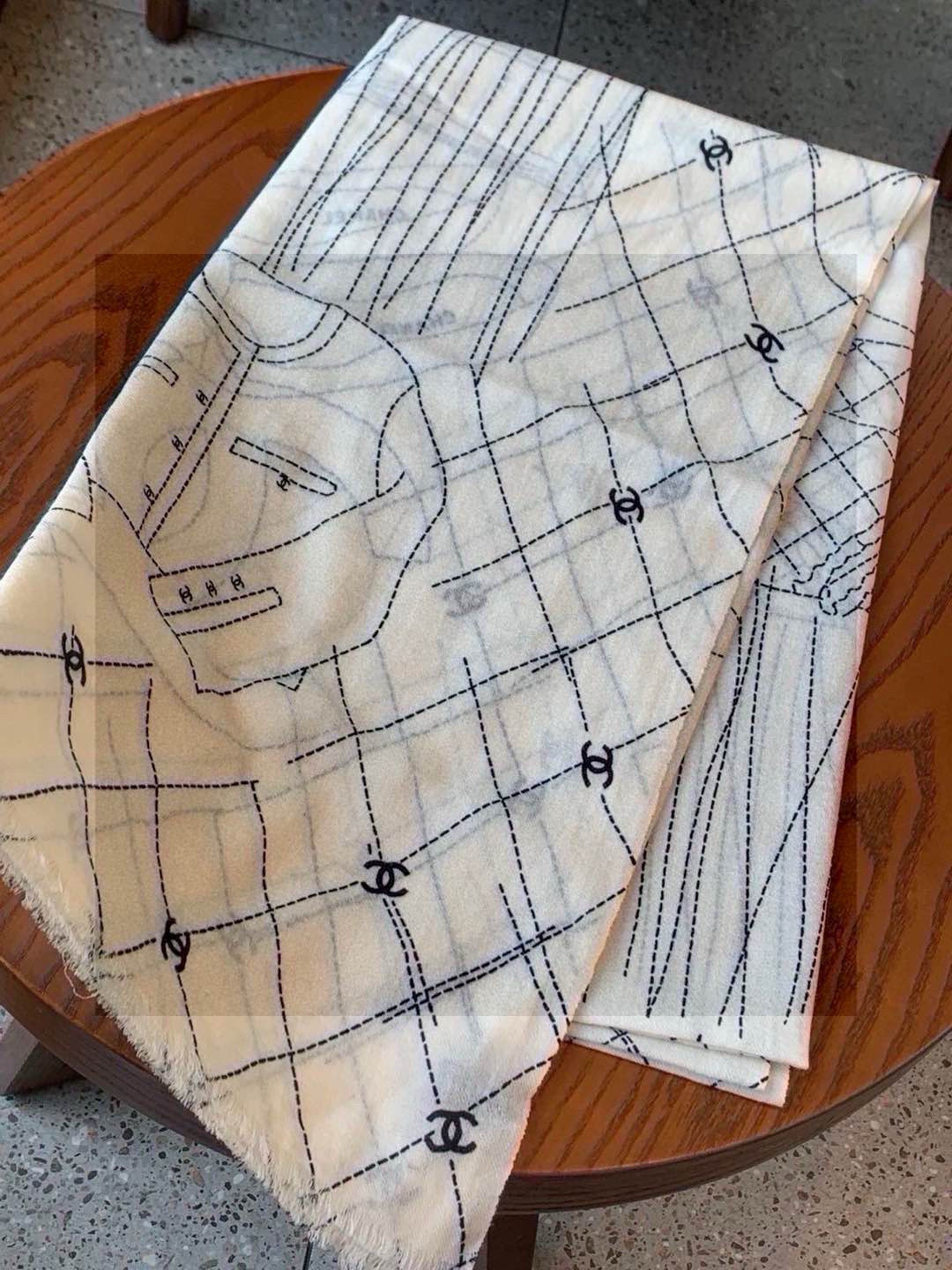 💟上新🌺羊绒披肩🌟长巾！强烈推荐价格超美！实物更美羊绒面料！纹理清晰、细腻可见每一个套色、每一个笔触，都