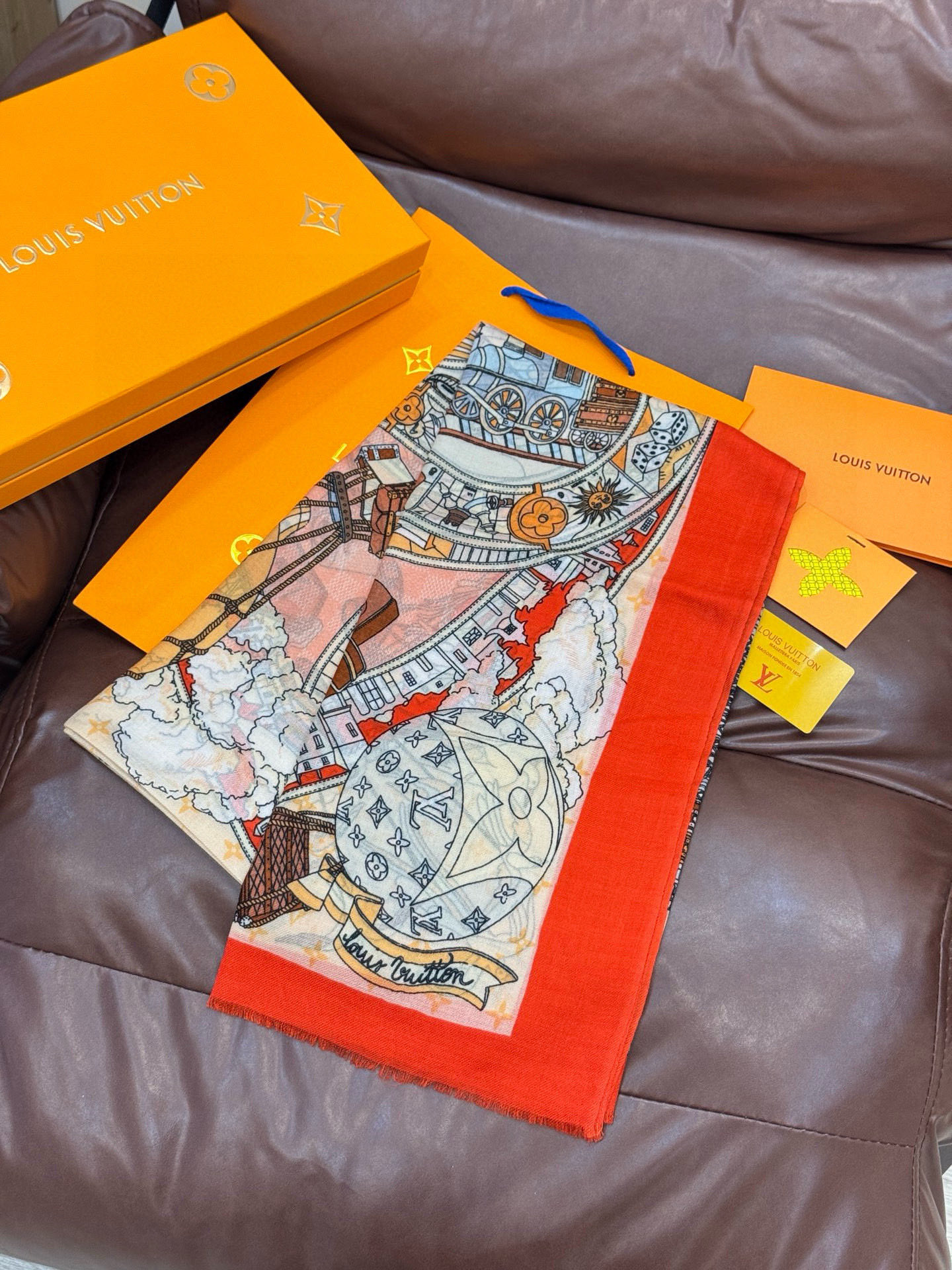 又时髦又百搭！LV新款老花长巾】提升气质和品味的好单品！！四季必备！！真的无敌实用！！Lv难得的羊绒长巾