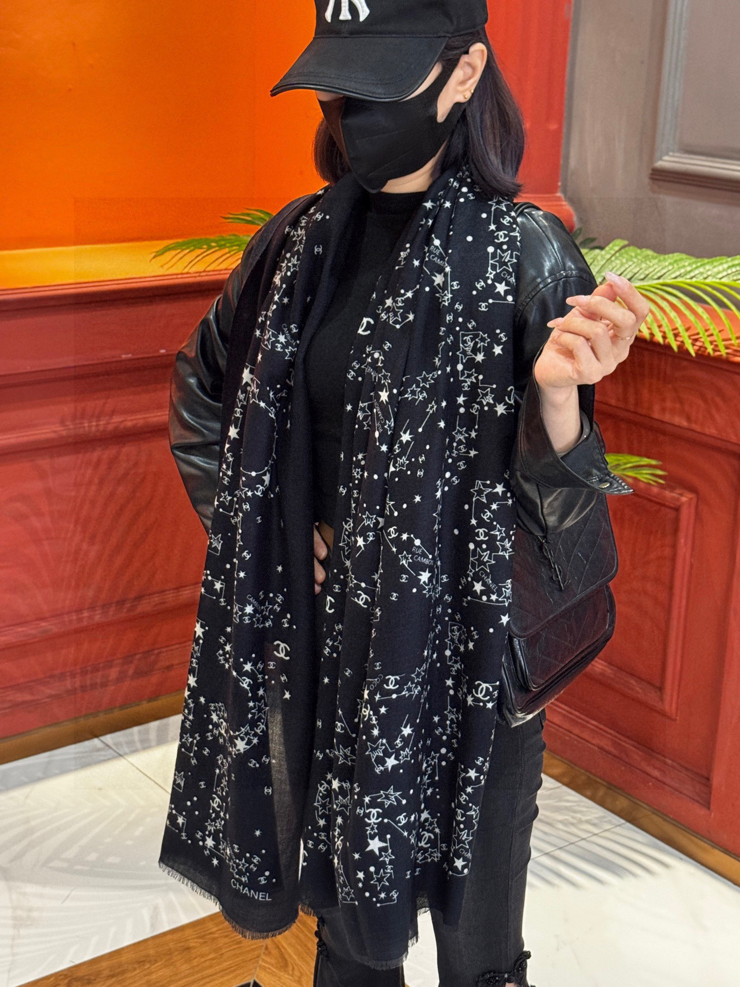 💟CHANEL香奈儿经典元素设计优雅大方，绕在颈间超级完美💋💋简直人间的尤物😍 专柜品质[玫瑰]长巾10