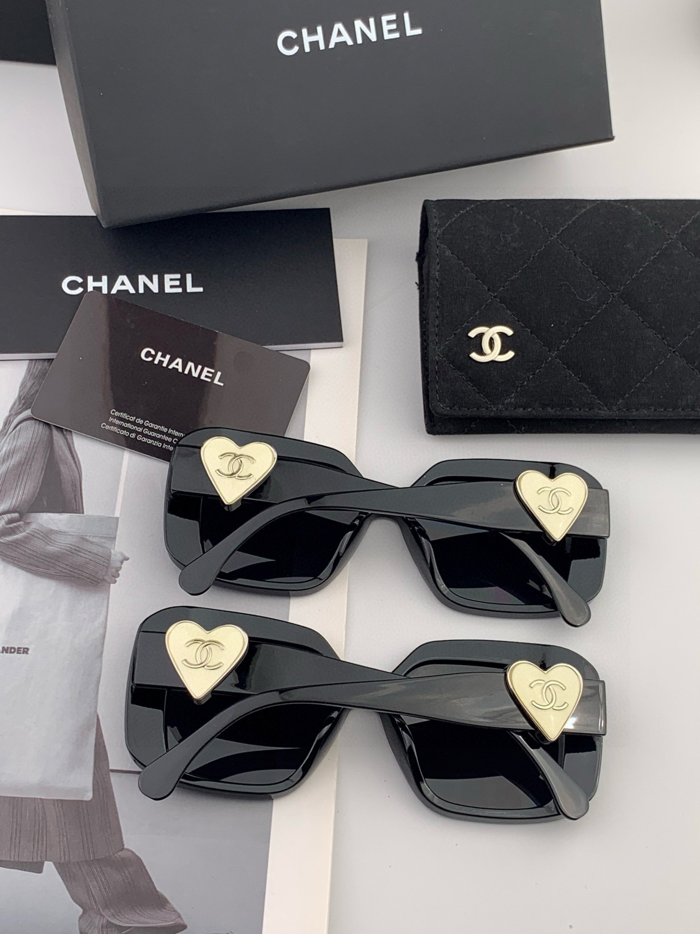 新品CHANEL 香奈儿太阳镜以独特魅力和前卫风格诠释春夏最新眼镜，质感超好佩带舒适 型号：CH8551