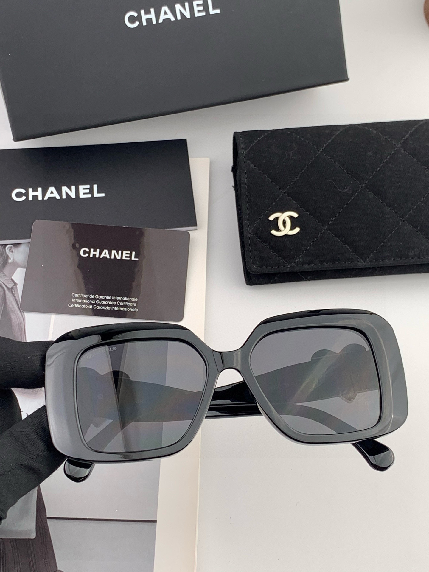 新品CHANEL 香奈儿太阳镜以独特魅力和前卫风格诠释春夏最新眼镜，质感超好佩带舒适 型号：CH8551