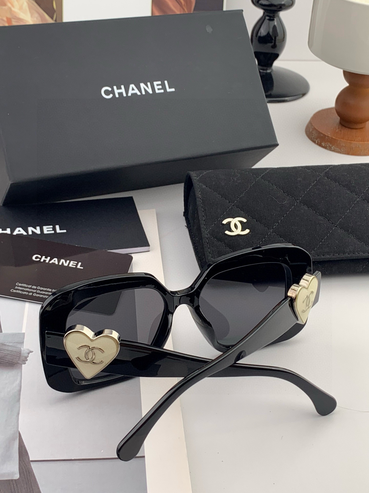 新品CHANEL 香奈儿太阳镜以独特魅力和前卫风格诠释春夏最新眼镜，质感超好佩带舒适 型号：CH8551