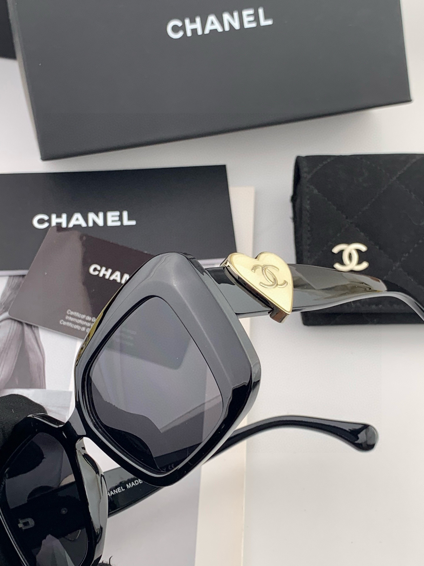 新品CHANEL 香奈儿太阳镜以独特魅力和前卫风格诠释春夏最新眼镜，质感超好佩带舒适 型号：CH8551