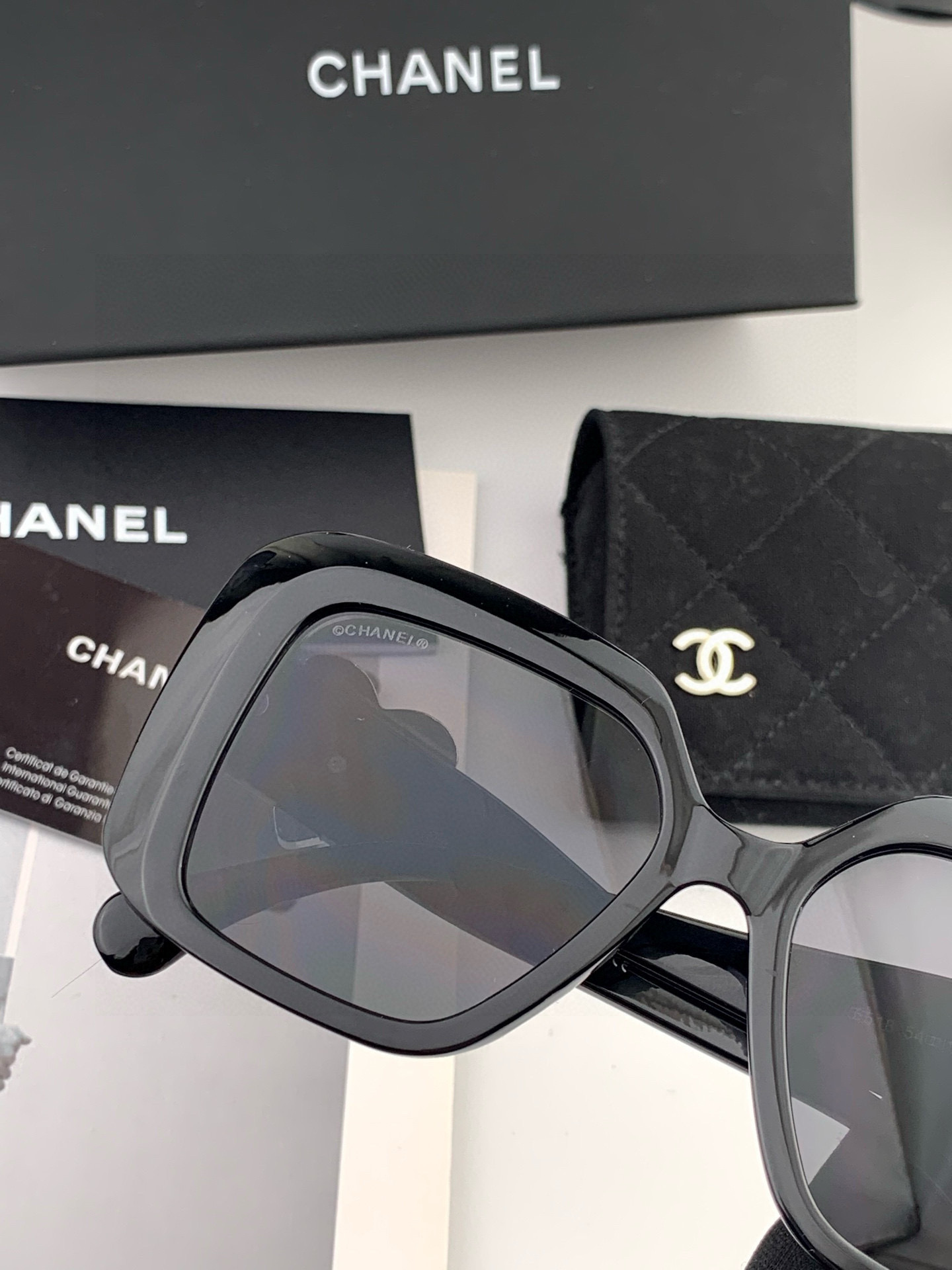 新品CHANEL 香奈儿太阳镜以独特魅力和前卫风格诠释春夏最新眼镜，质感超好佩带舒适 型号：CH8551