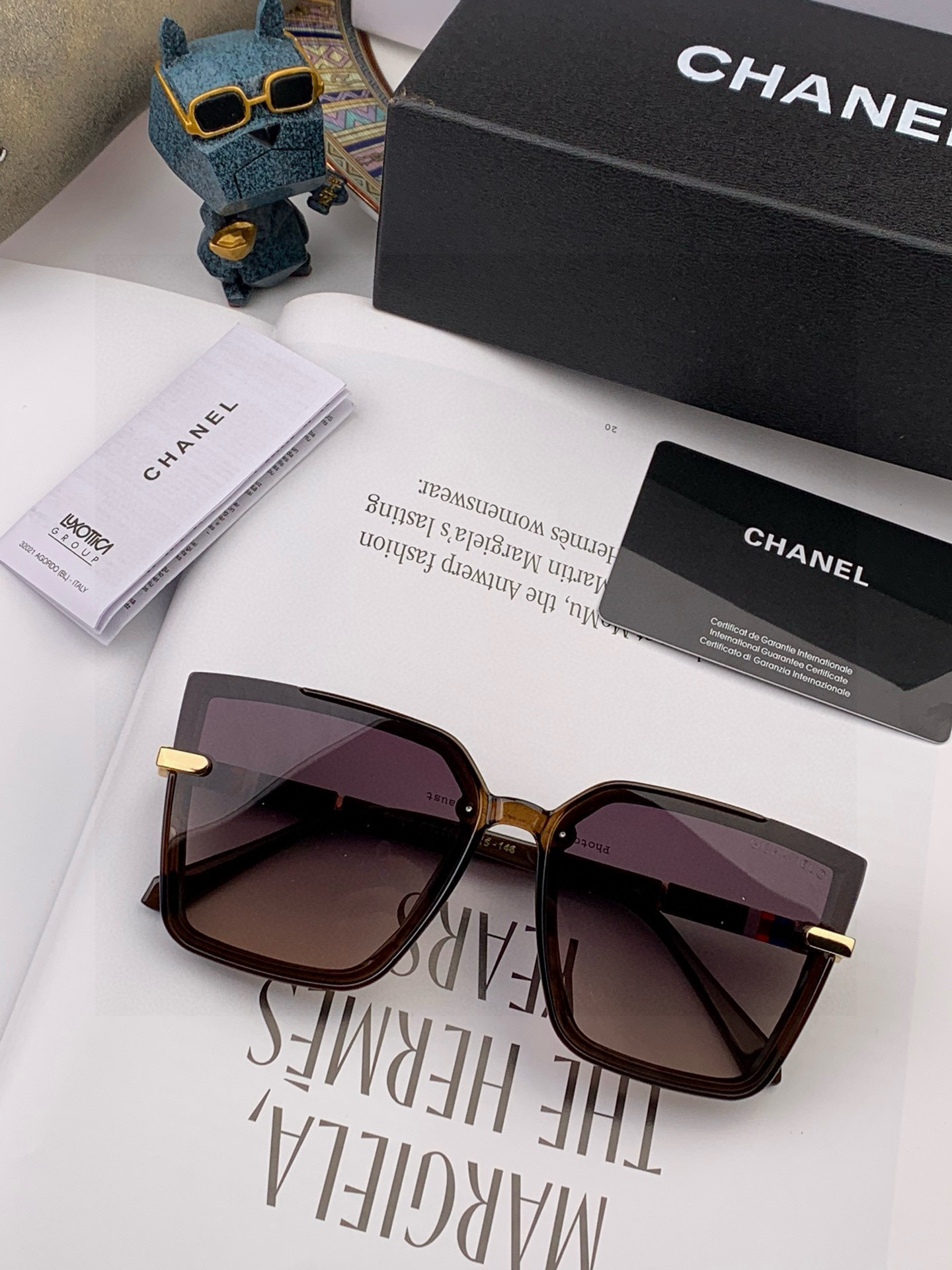 香奈儿 女士太阳镜🎒2025 新款 最潮时尚太阳镜👓👕出行必备👒👠潮人必备[呲牙][呲牙] 高档金属镶钻