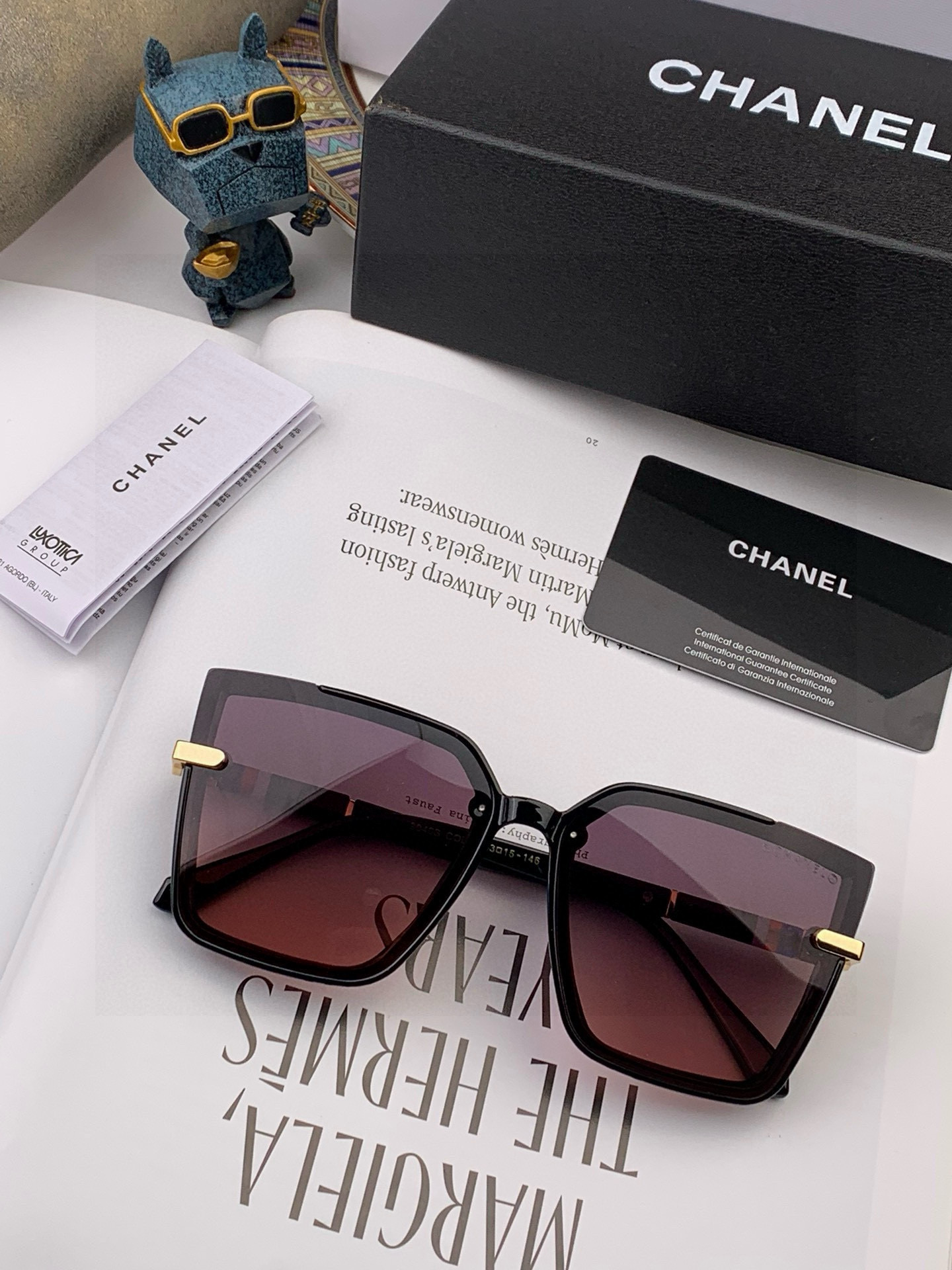 香奈儿 女士太阳镜🎒2025 新款 最潮时尚太阳镜👓👕出行必备👒👠潮人必备[呲牙][呲牙] 高档金属镶钻