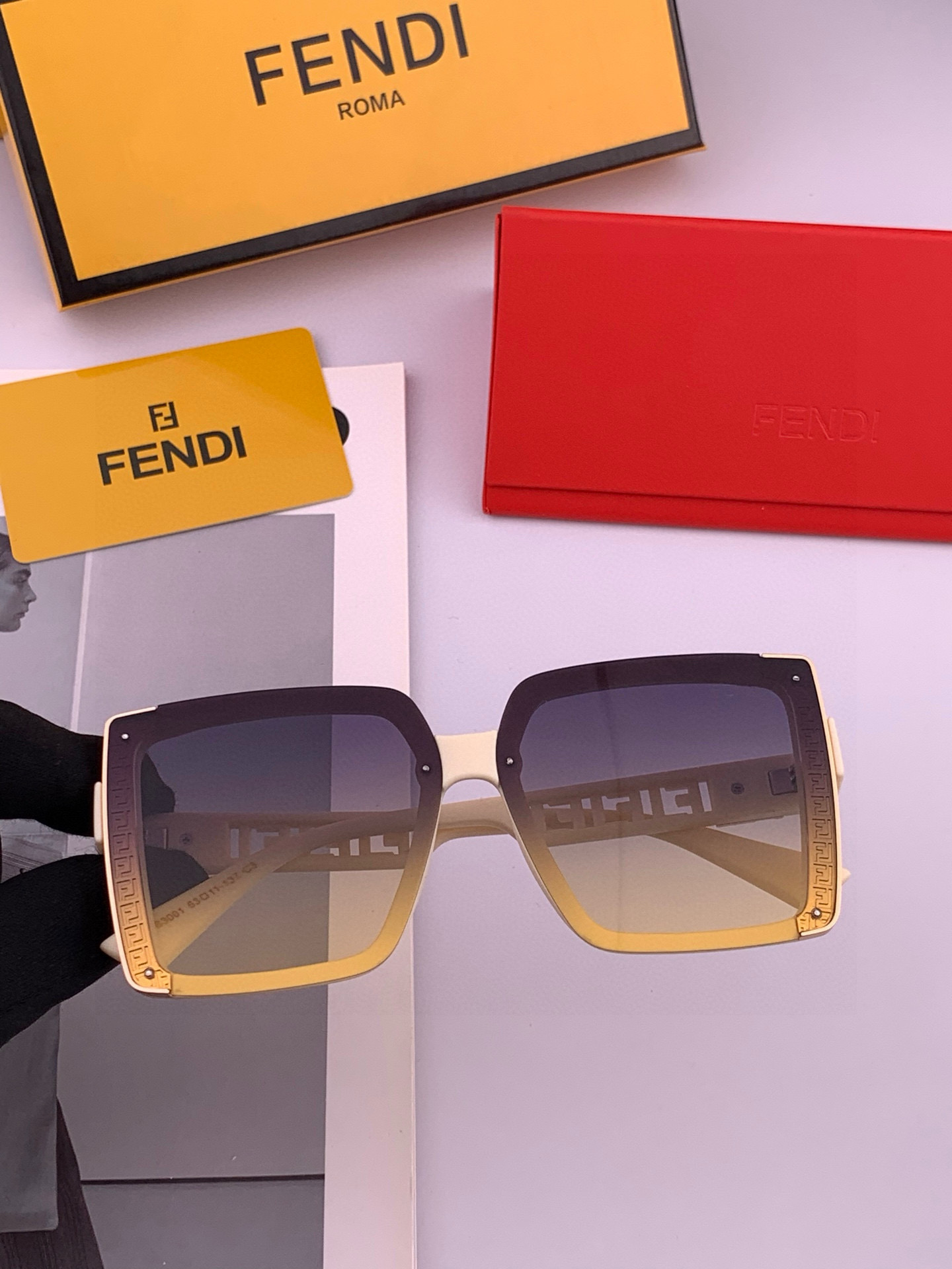 🔺 【芬迪】2025开春新款 潮流爆款 时尚方框太阳镜 高品质 佩戴舒适 网红潮款墨镜 女士高清太阳镜🕶