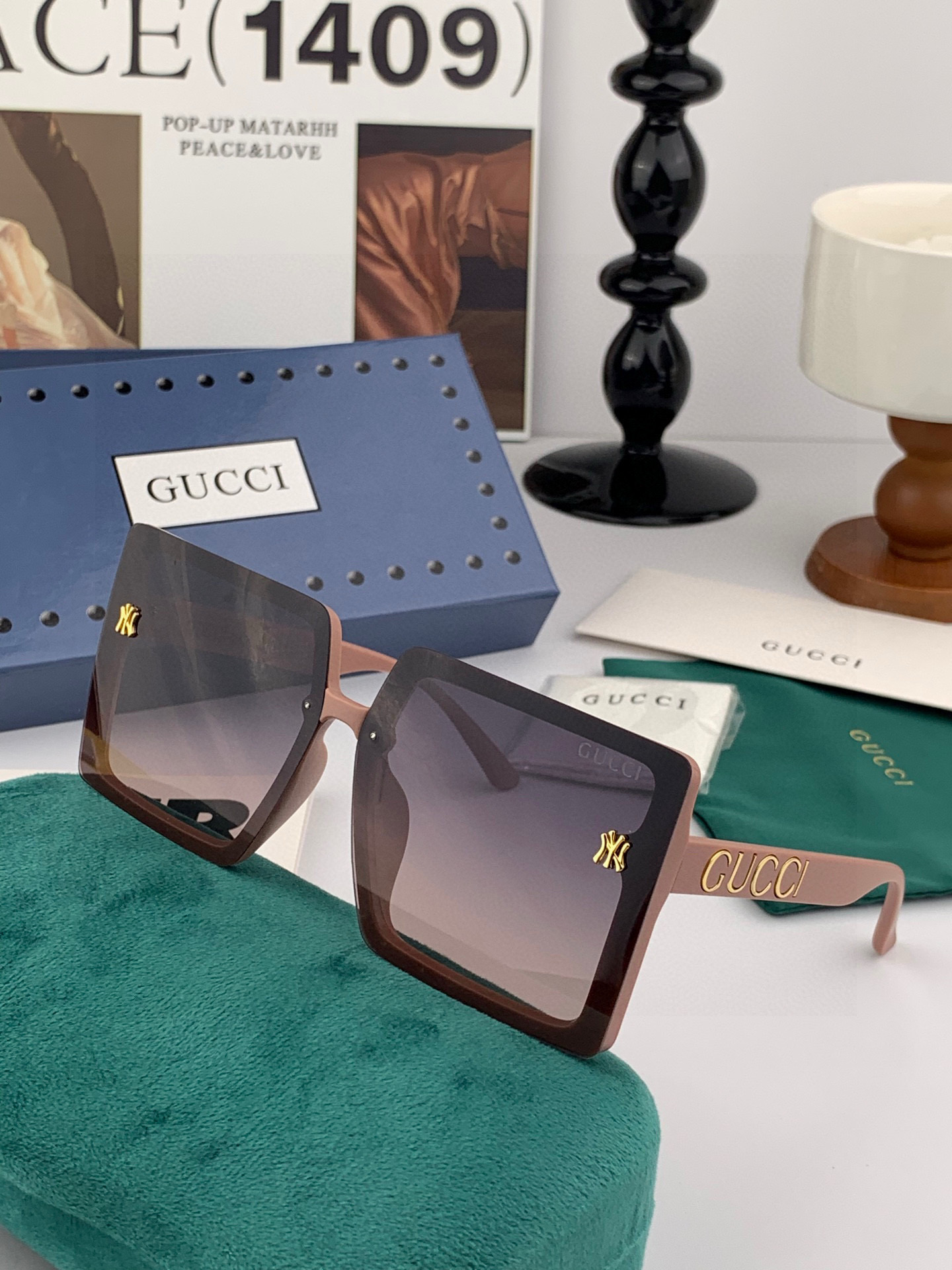 【TR偏光系列】 Gucci联名系列限量版经典的方框设计，不挑脸型，无论搭配大衣还是连衣裙都非常显气质 